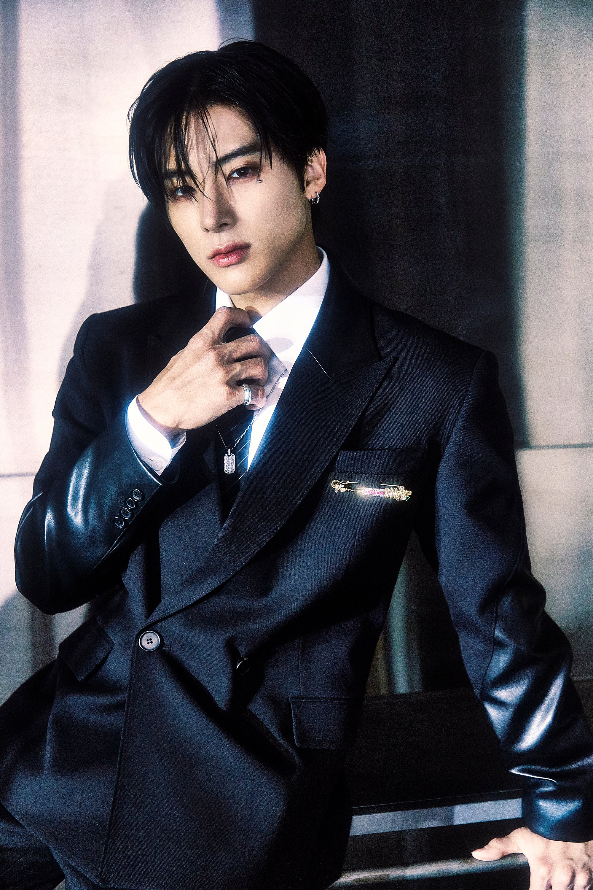 231126 The Boyz Eric - 'WATCH IT' at Inkigayo | kpopping