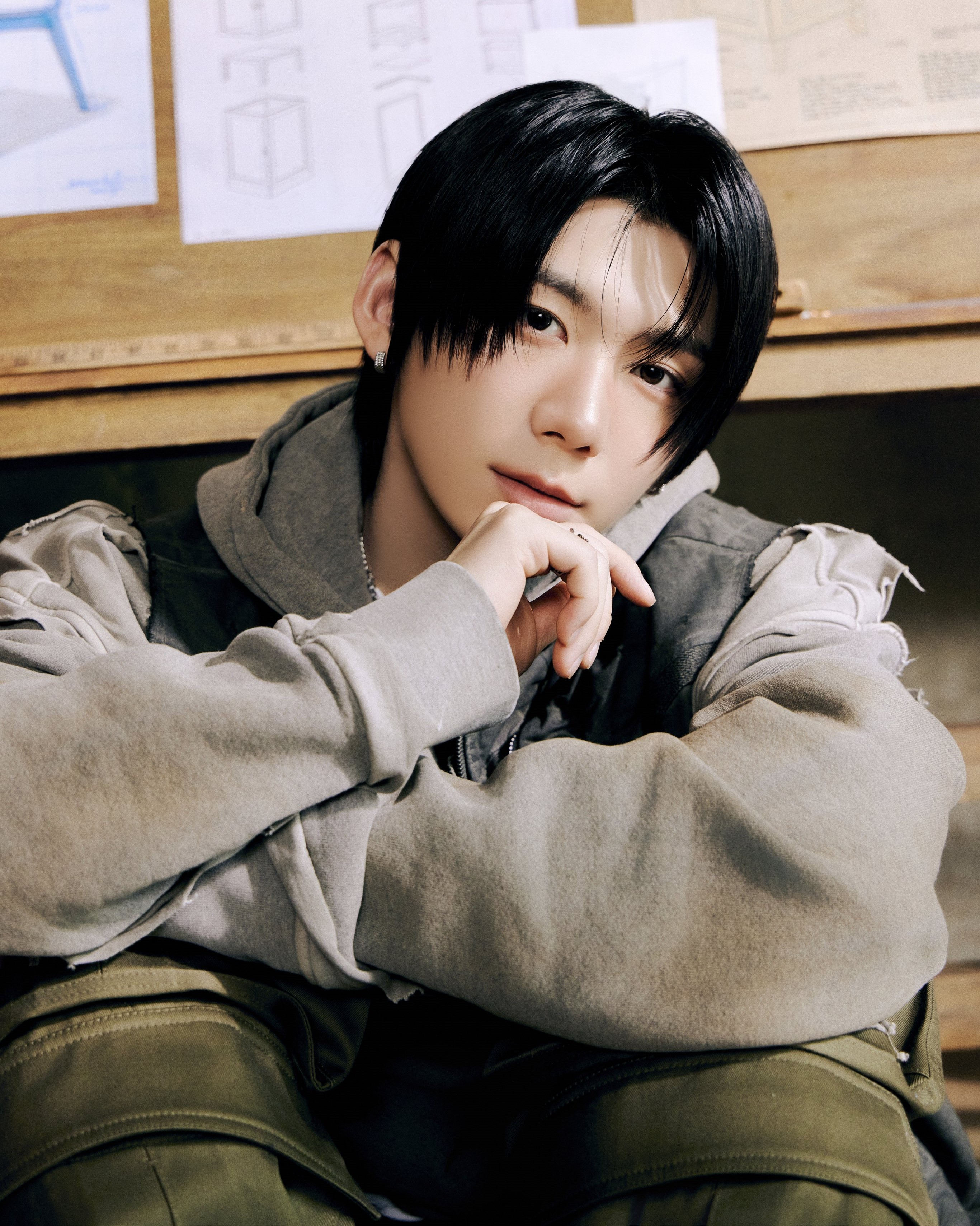 Han — 250401 - AHOF Twitter Update with Park Han HQ Photos | kpopping