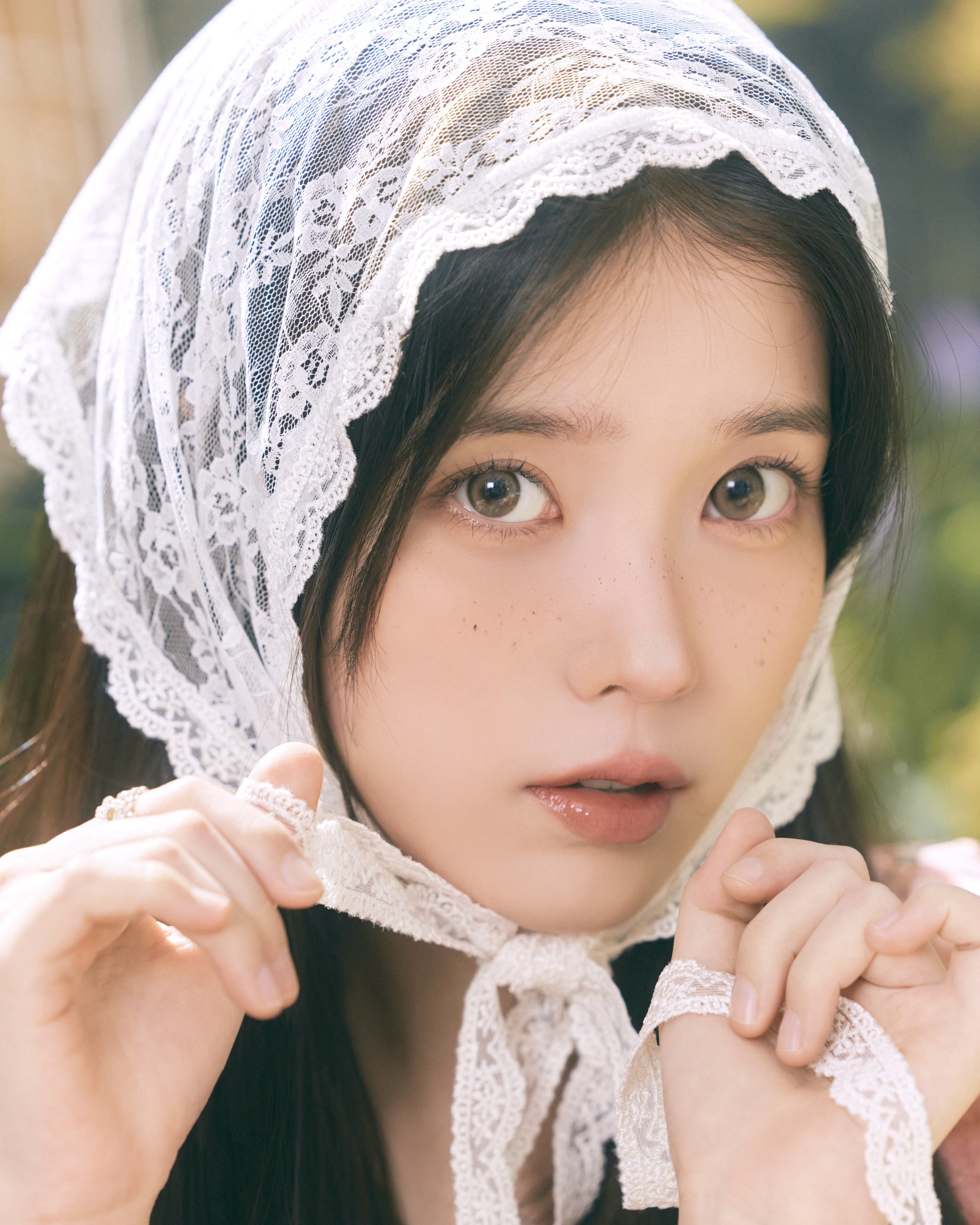 IU — IU - 2018 Season's Greetings [SCANS] HQ Photos
