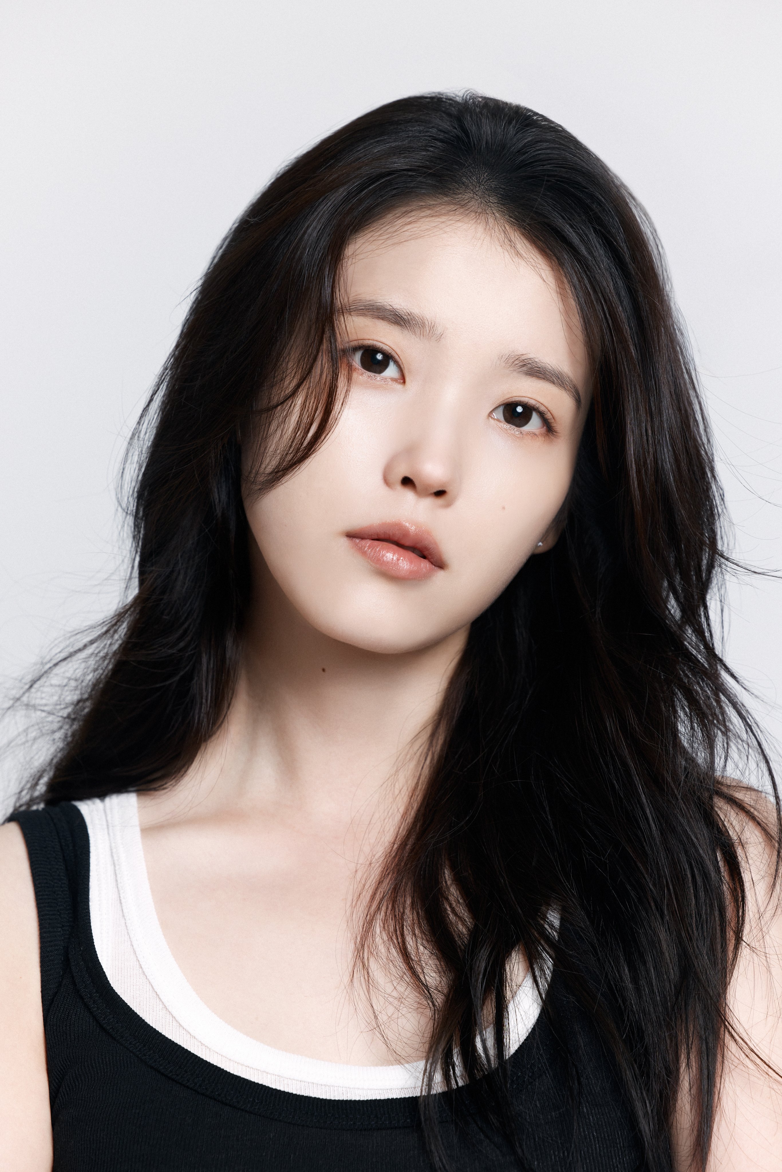 IU — IU 1st Album 'Growing Up' [SCANS] HQ Photos | kpopping