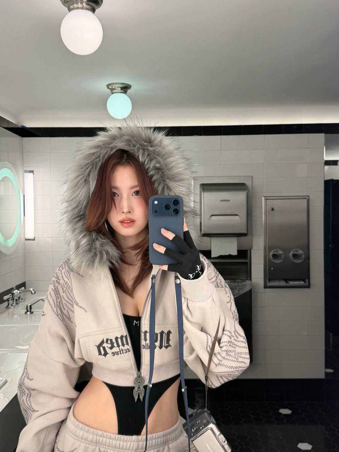 【最終値下】twiceモモ新品SKIMS FUR ZIP UP JK (S) Momo — 260224 Momo Instagram Update HQ Photos | kpopping