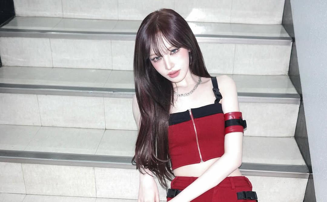 Liz — 260216 LIZ Instagram Update HQ Photos