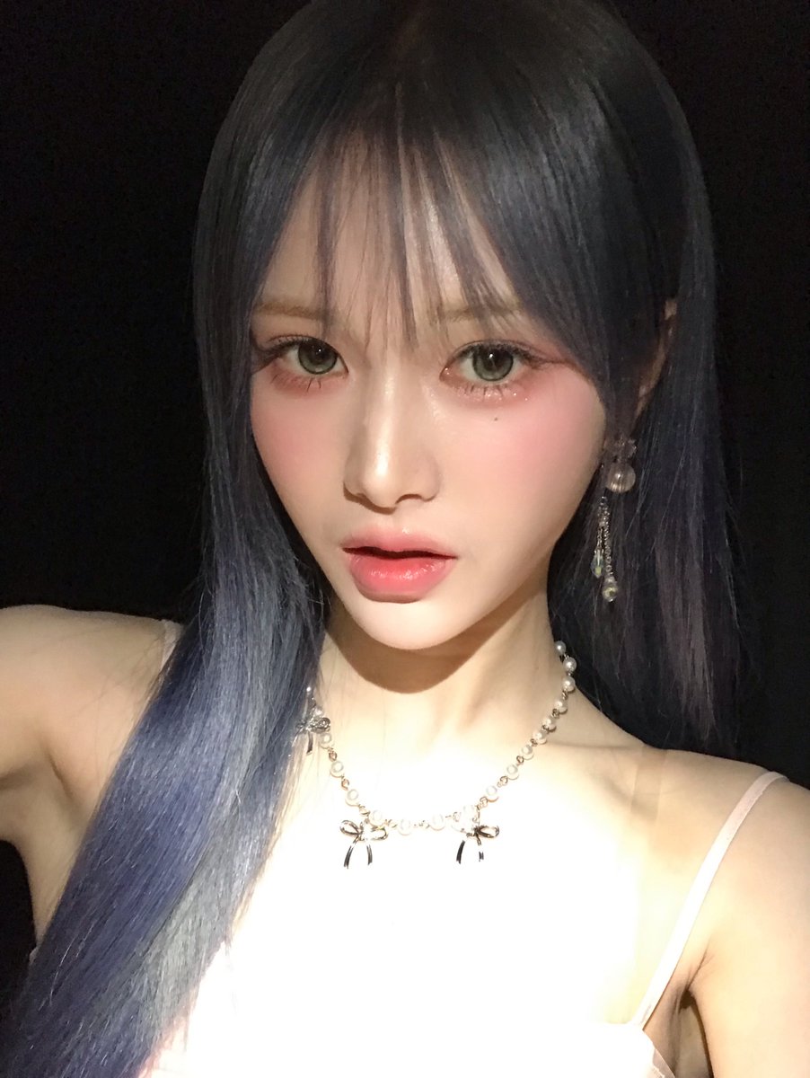 Mayu — 260309 tripleS SNS Update - Mayu and Nien HQ Photos