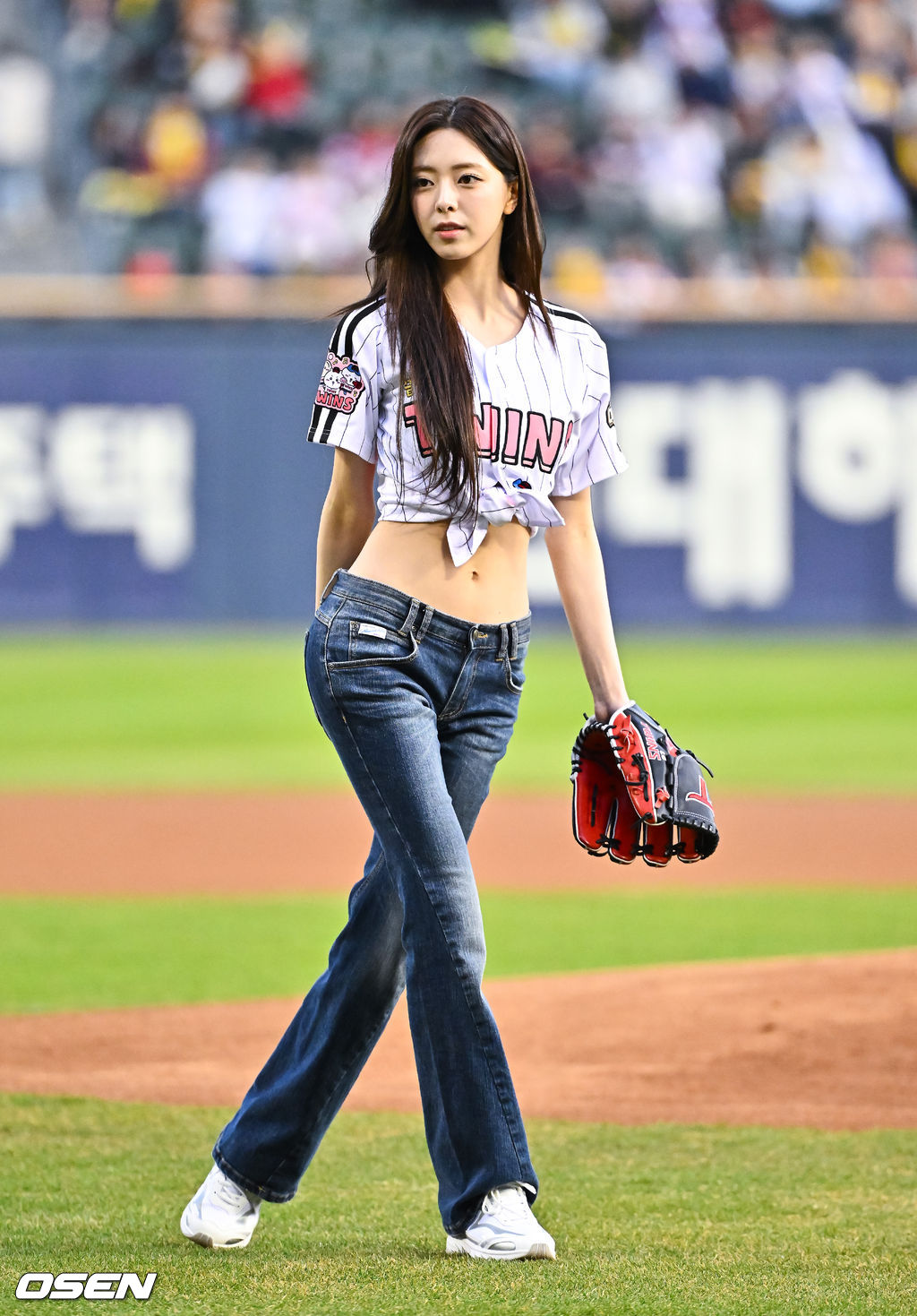 Yuna — 260401 Itzy YUNA - First Pitch for LG Twins HQ Photos