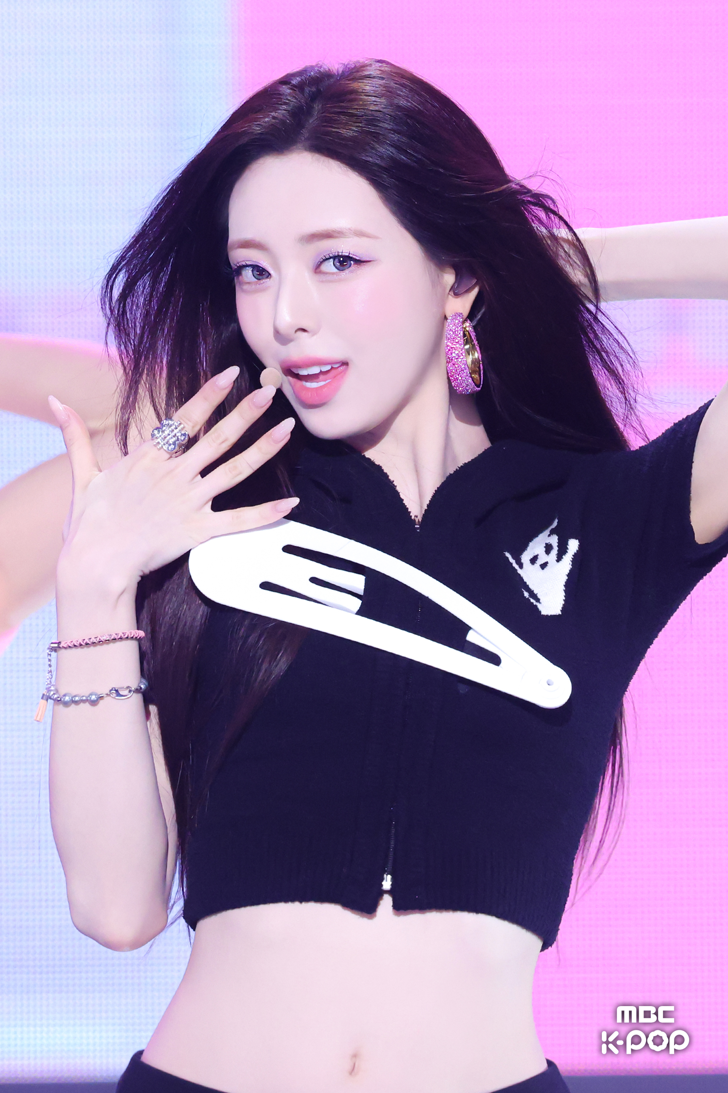 Yuna — 260404 Yuna “Ice Cream” at MBC Music Core HQ Photos
