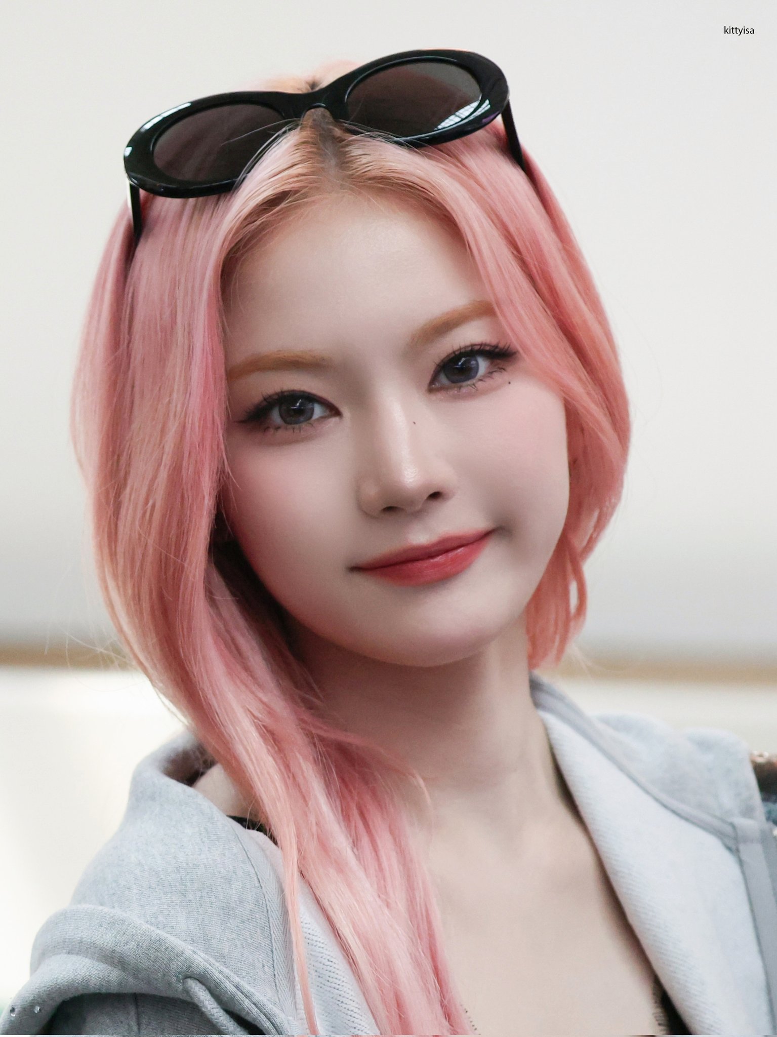 Isa — 260425 Isa at ICN Aiport HQ Photos | kpopping