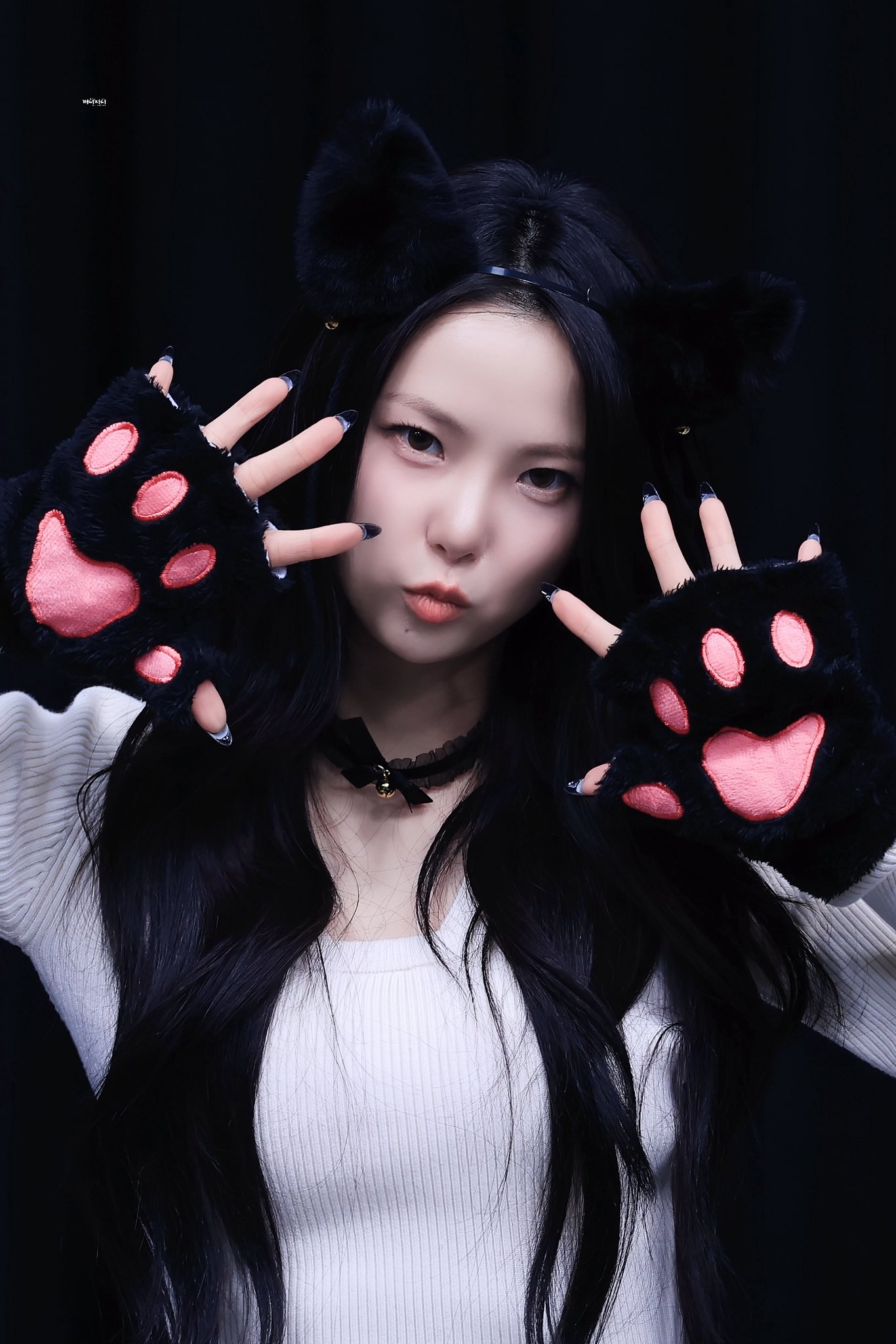 Yujin — 260425 Choi Yujin at HELLOLIVE Fansign Event HQ Photos