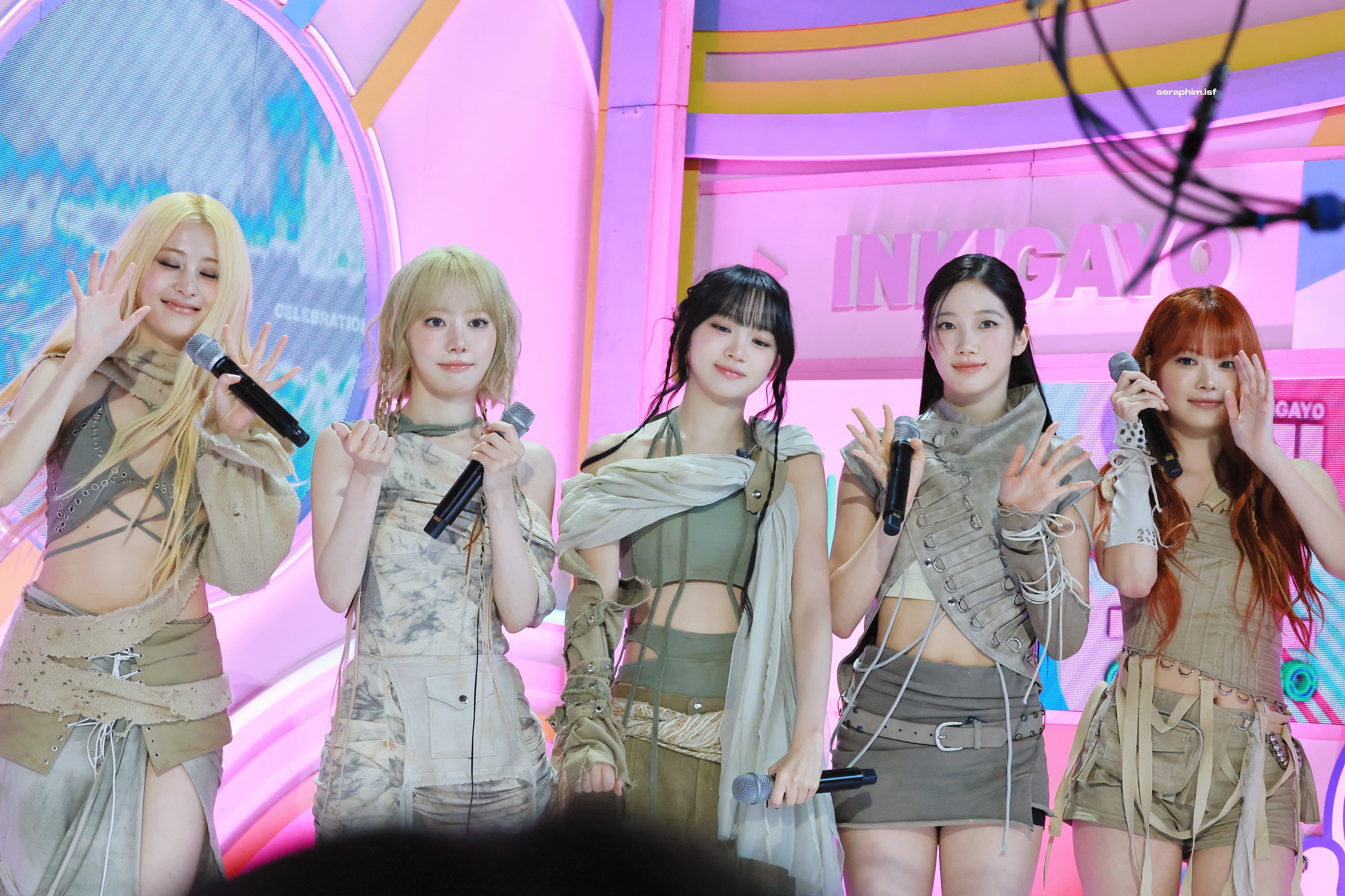 LE SSERAFIM — 260426 LE SSERAFIM at SBS Inkigayo 