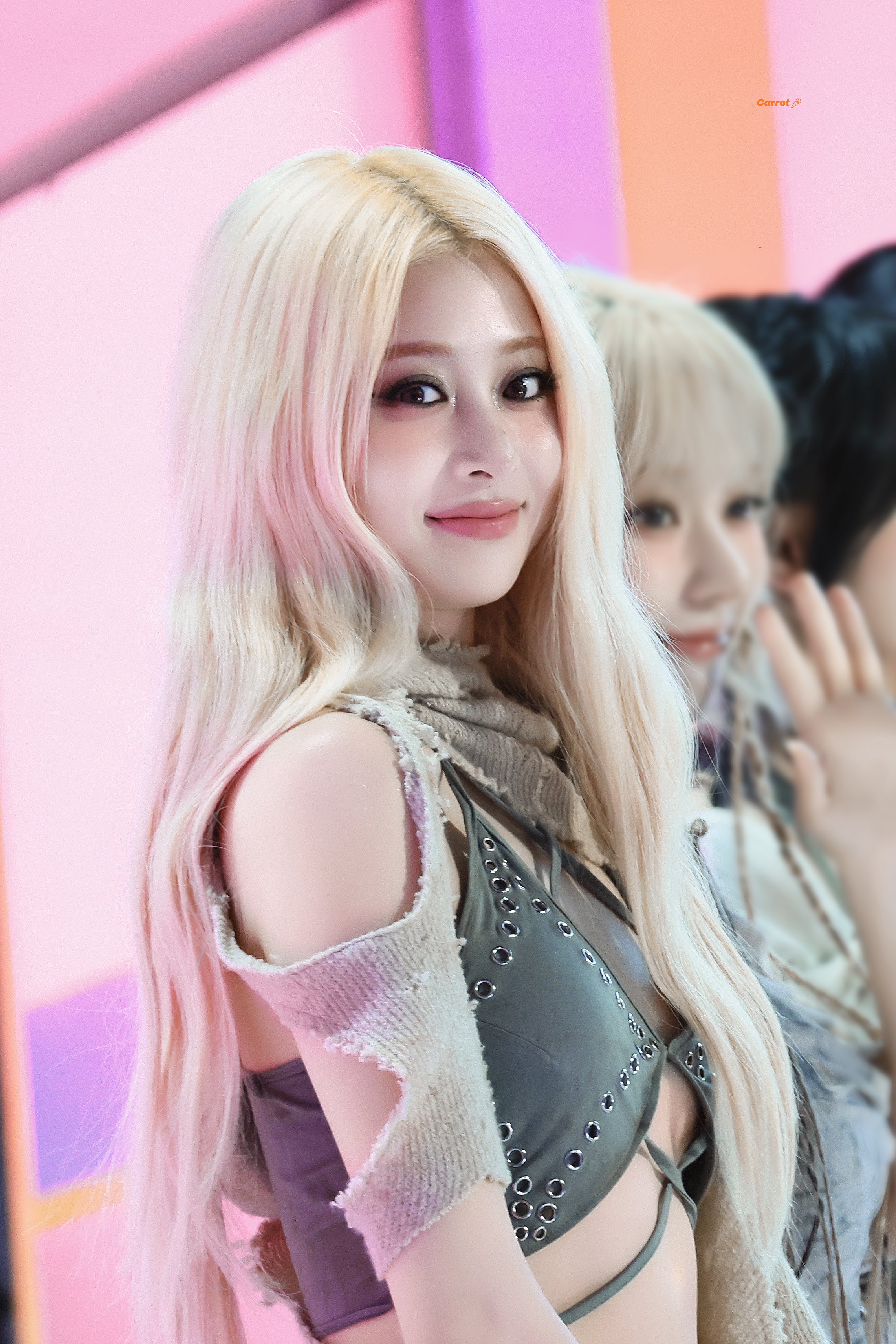 Huh Yunjin — 241019 LE SSERAFIM Yunjin - Music Plant Fansign Event
