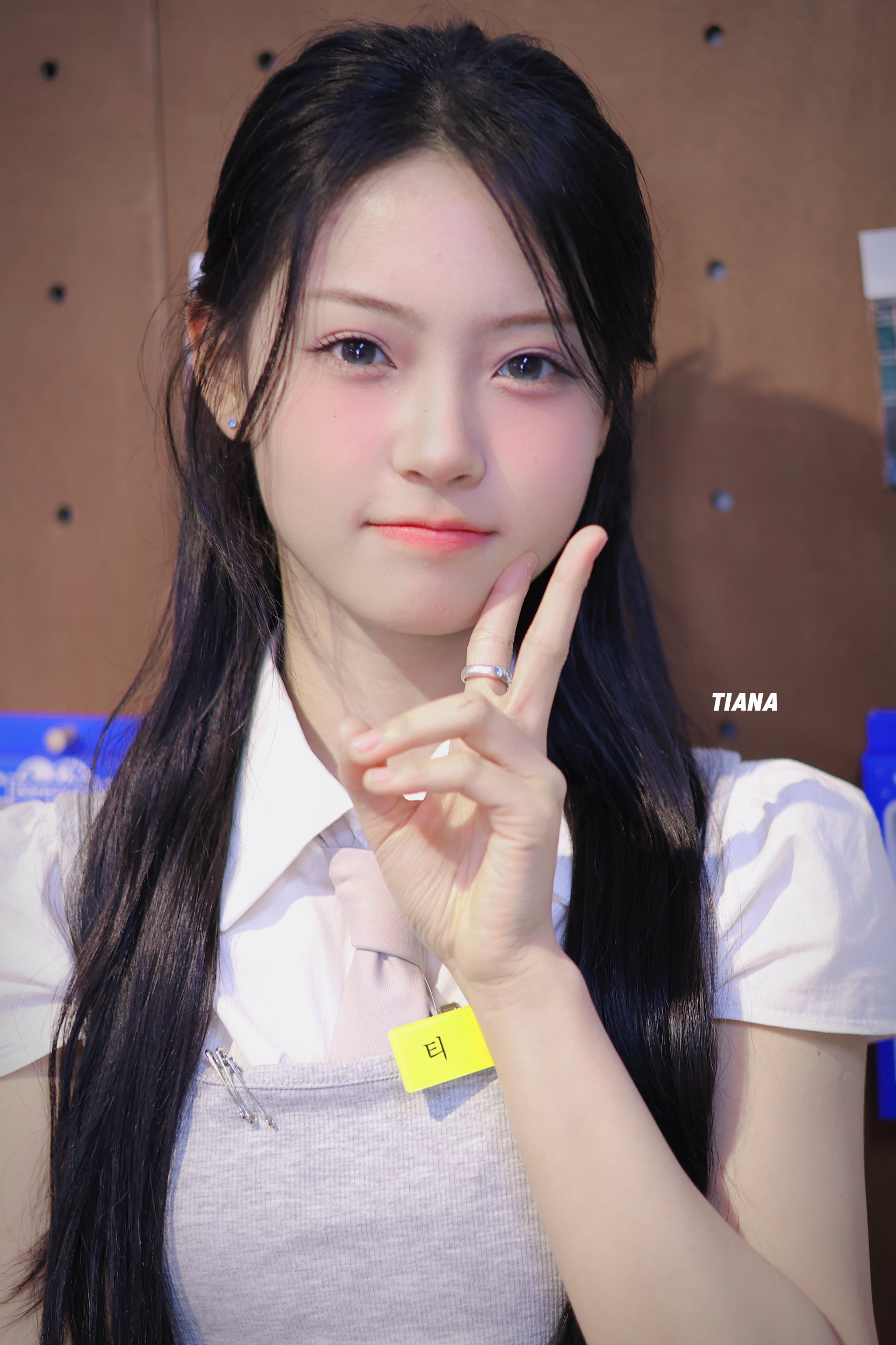 Tina — 260428 Tina at UNCHILD Pop-Up HQ Photos | kpopping