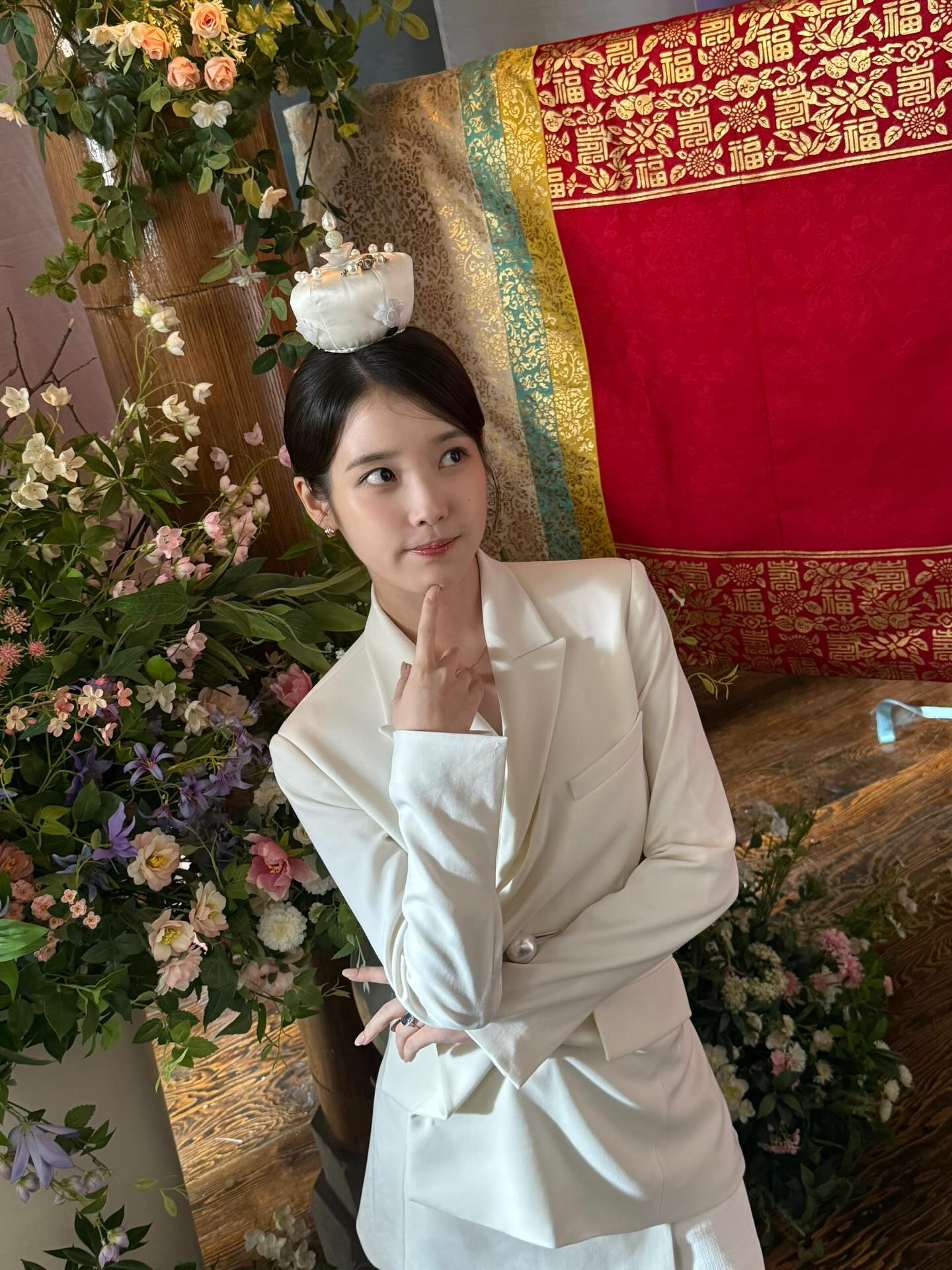 IU — IU Official Concert 'The Golden Hour' Photobook Scans HQ