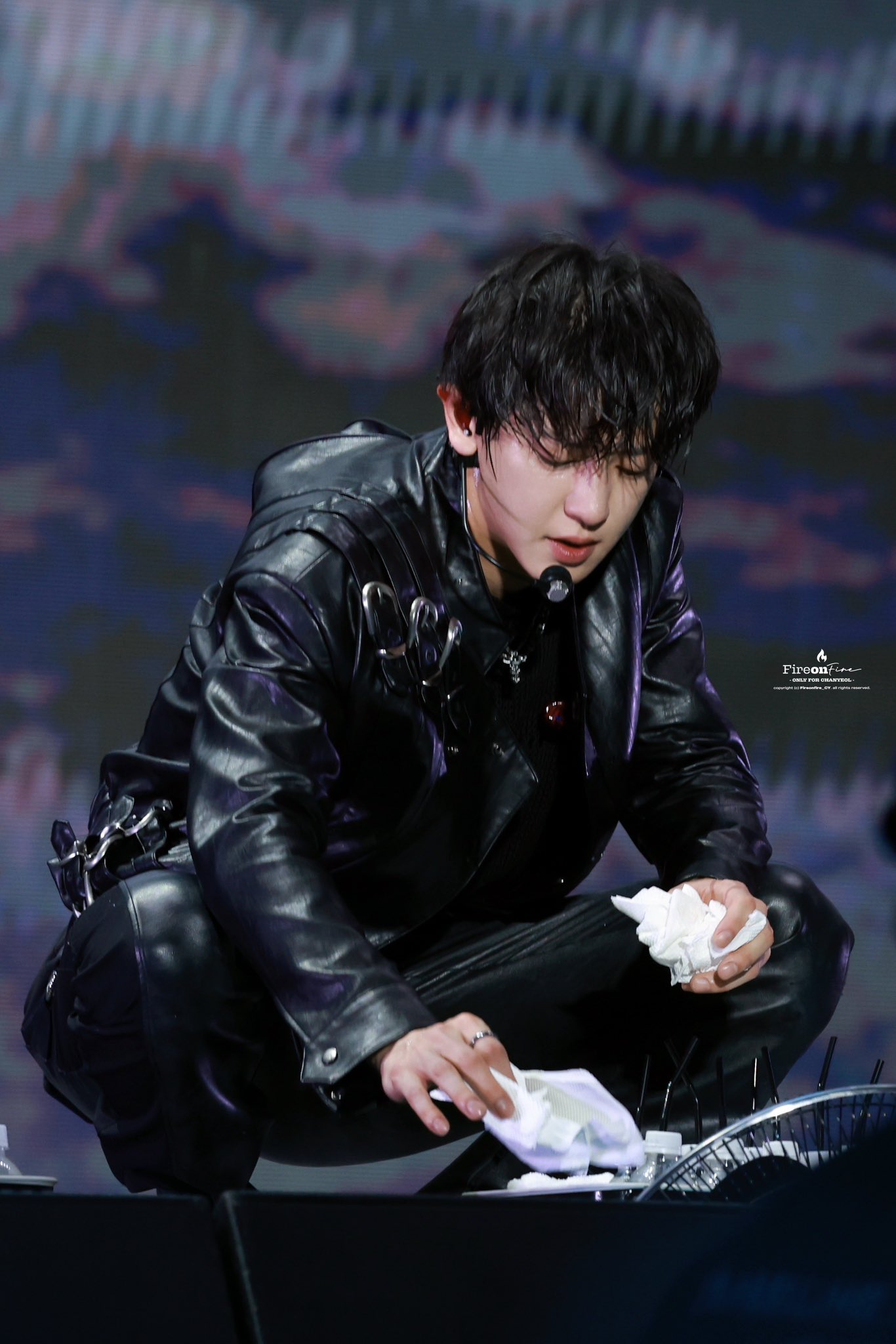 EXO CHANYEOL ブラック腕時計 Chanyeol — 260425 - CHANYEOL at 'EXO PLANET #6 - EXhOrizon