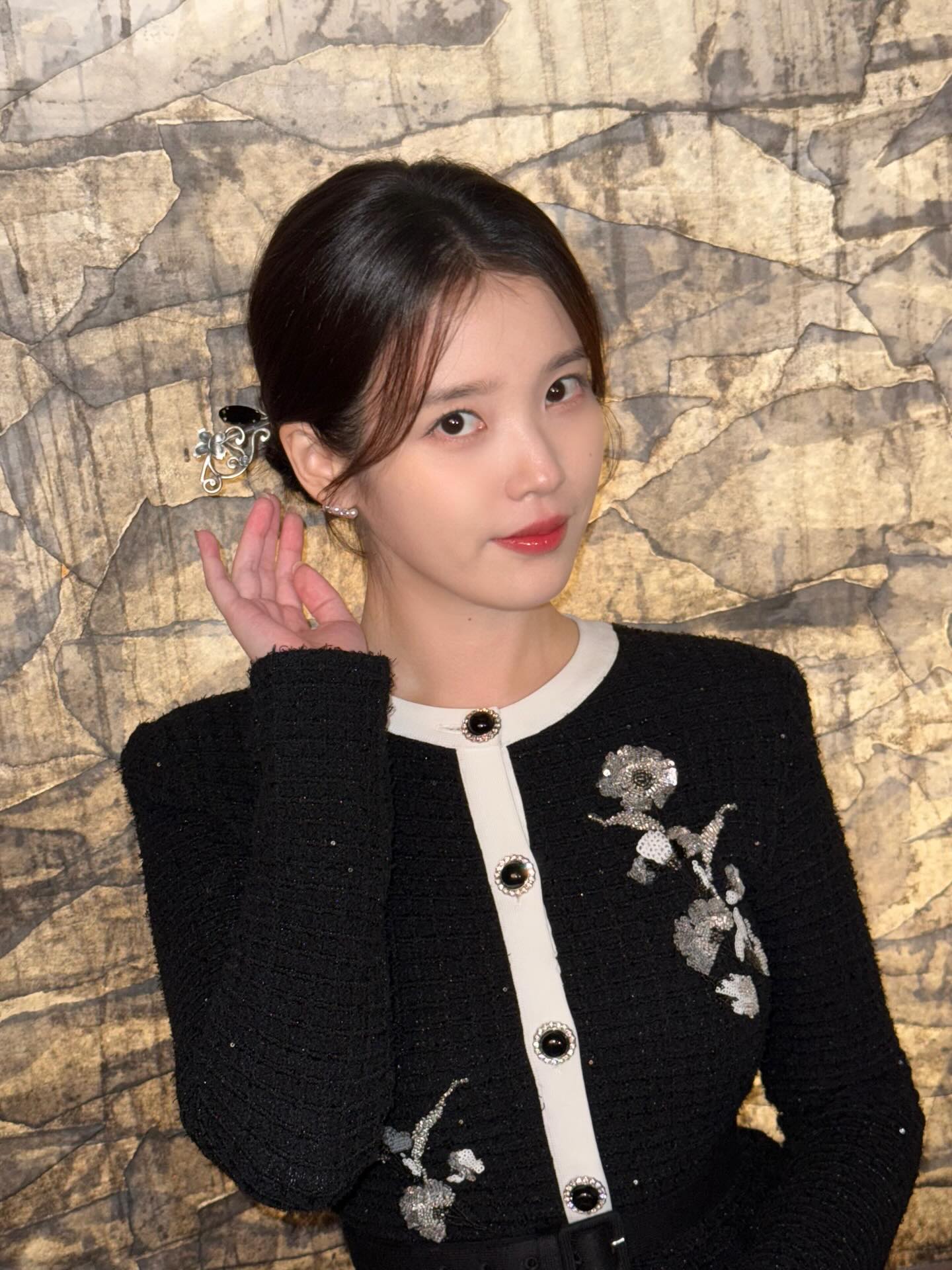 IU — IU Official Concert 'The Golden Hour' Photobook Scans HQ