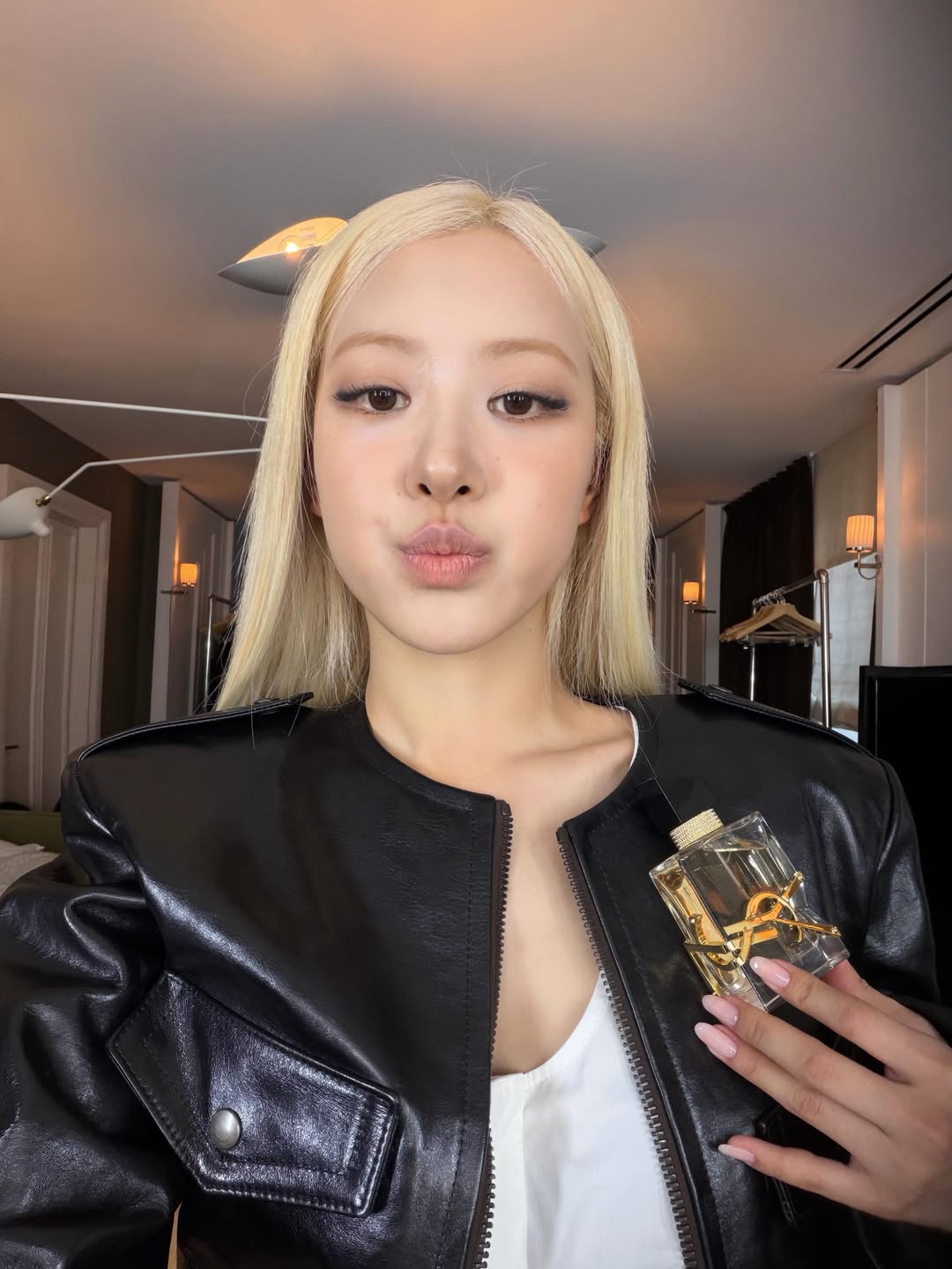 Rosé — 260512 Rosé Instagram Update HQ Photos | kpopping