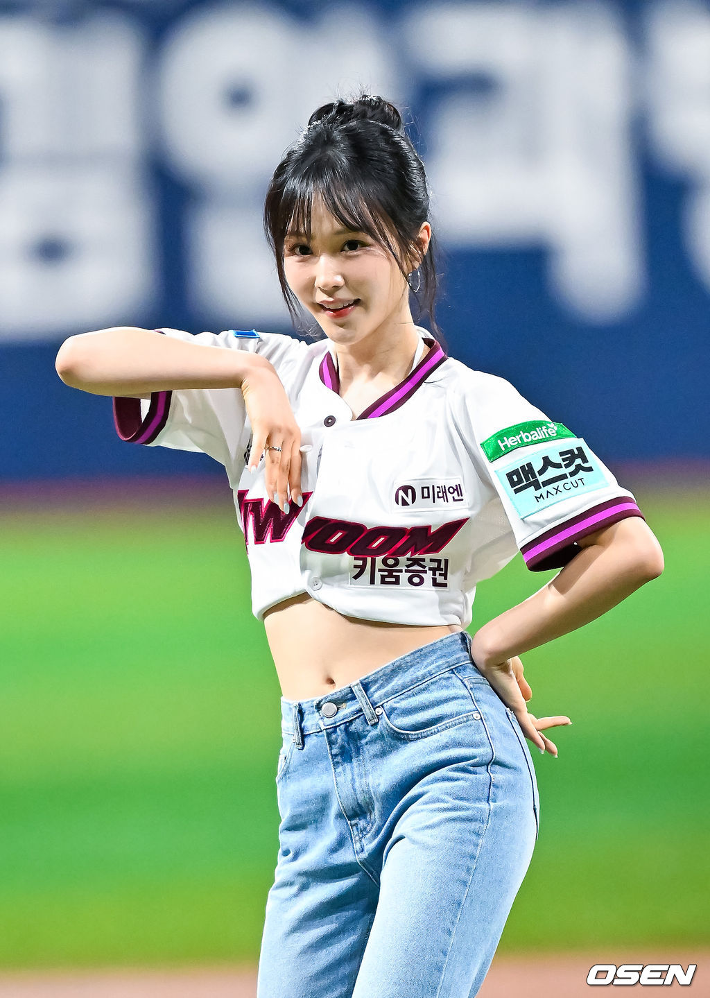 Nana — 240417 WOOAH - NANA sns update HQ Photos | kpopping