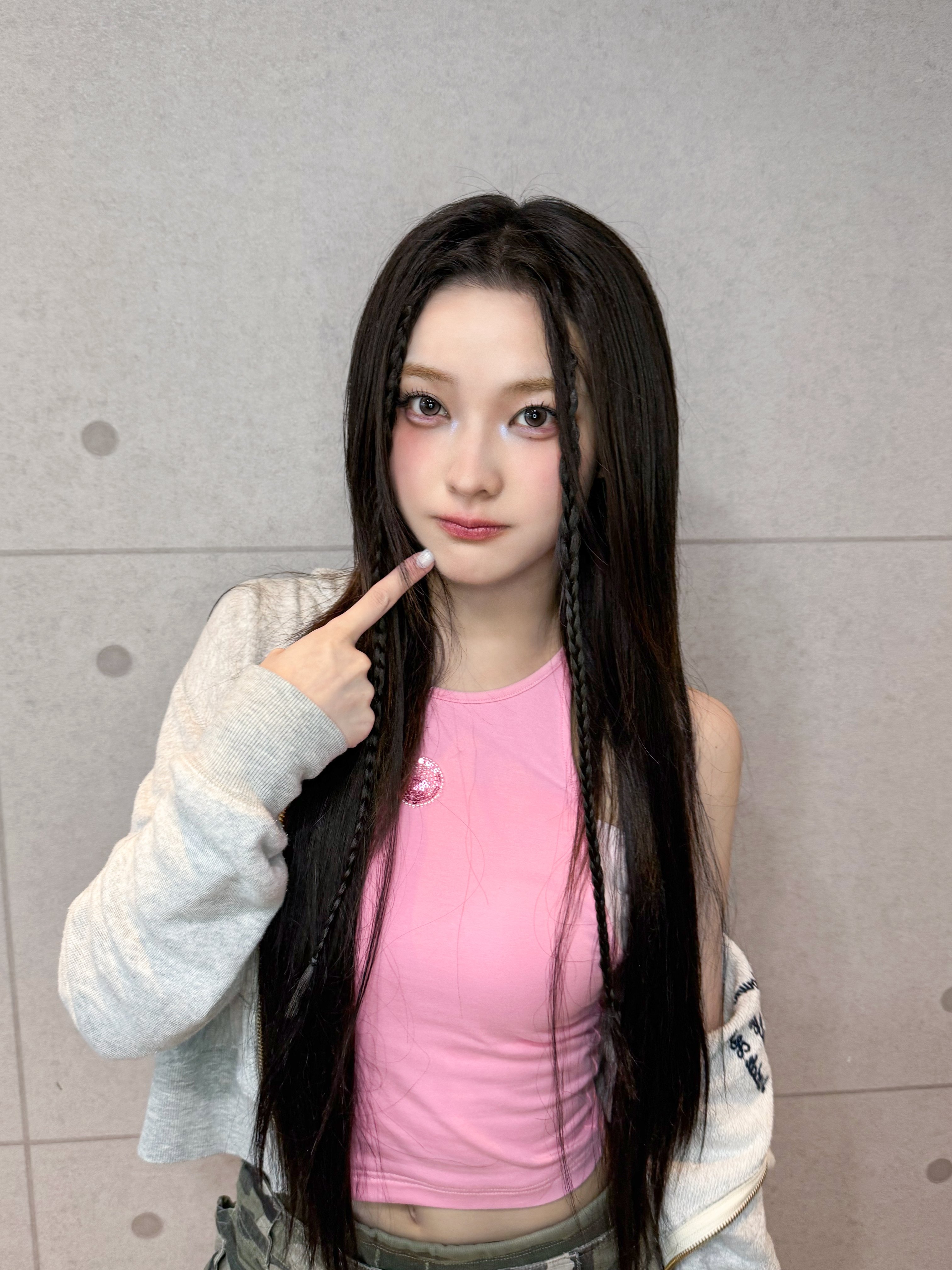 Iroha — 240219 I'LL-IT Twitter Update - Iroha HQ Photos | kpopping