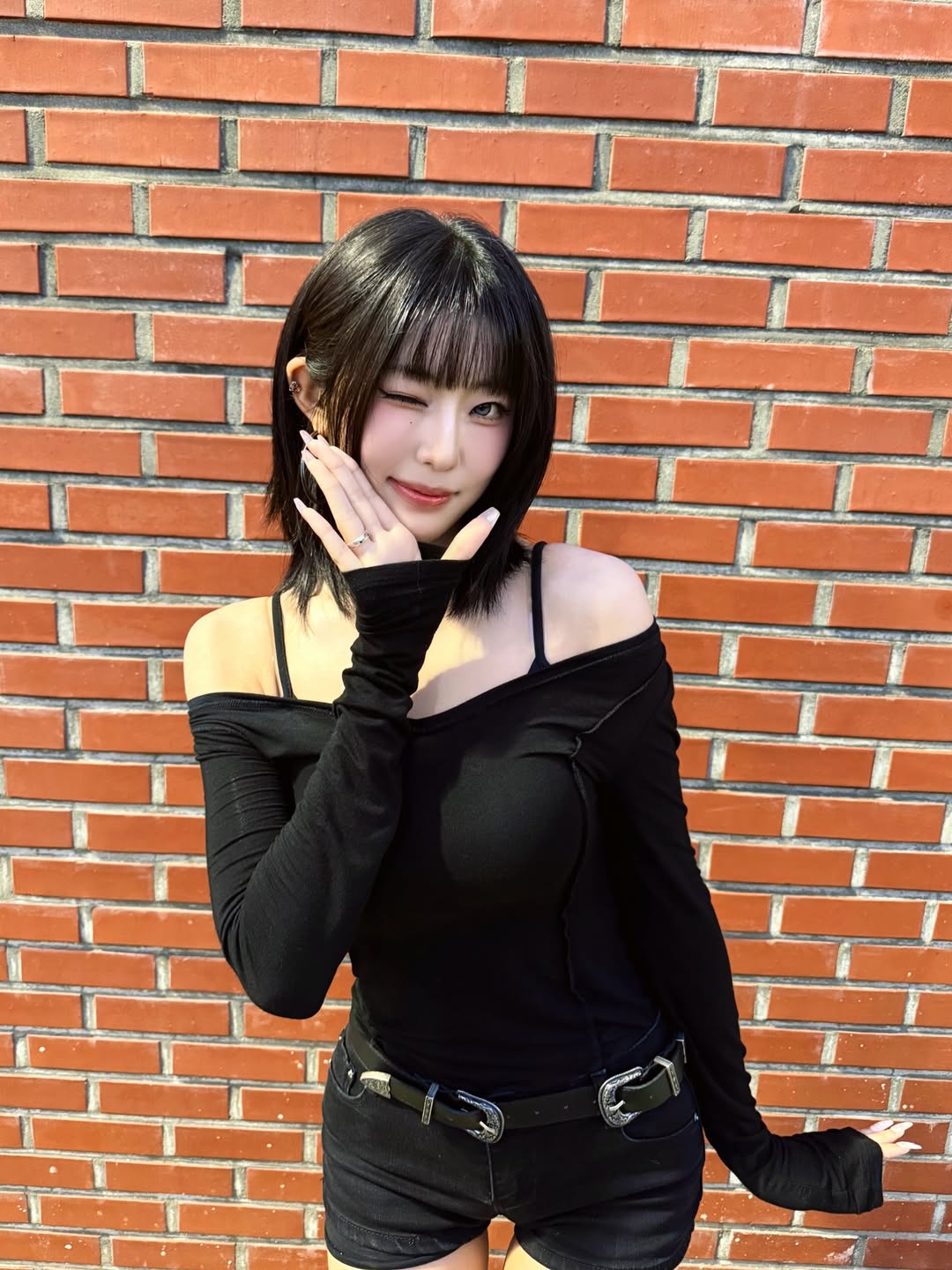 Riina☆ Yel — 250221 - H1-KEY Twitter Update with RIINA n YEL HQ Photos