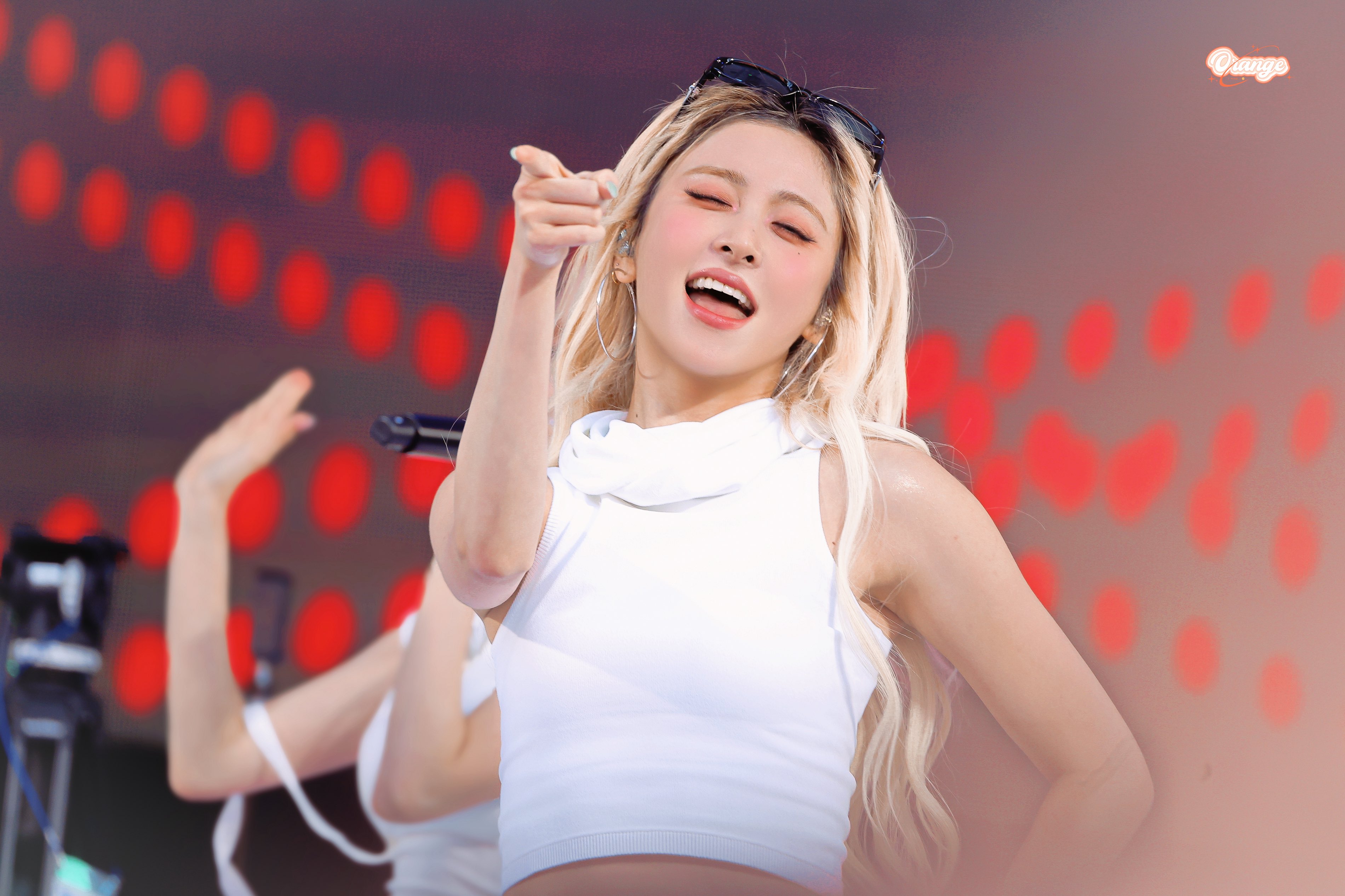 Huh Yunjin — 240901 LE SSERAFIM Yunjin - 'Crazy' + '1-800-hot-n