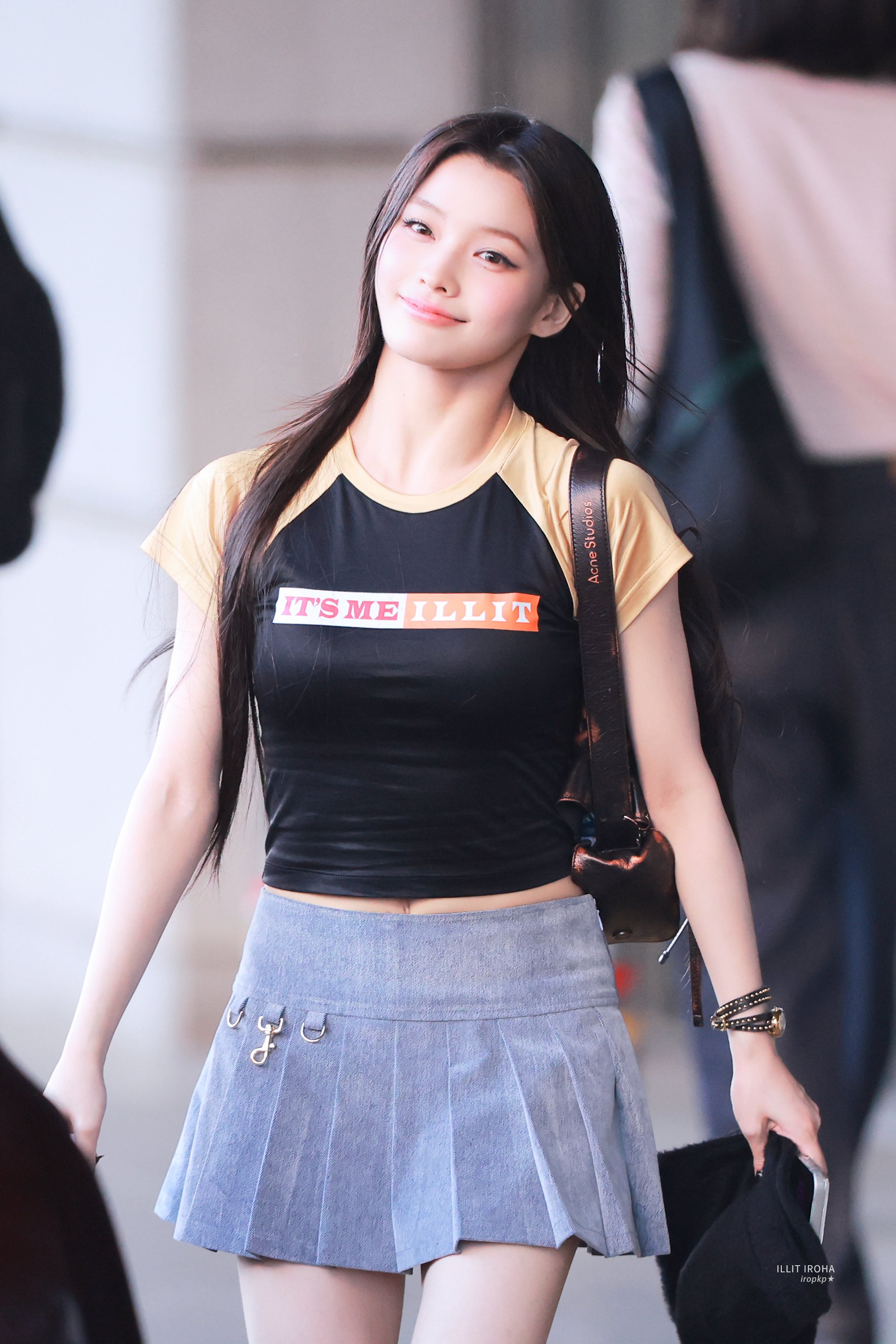 Iroha — 260529 IROHA - Music Bank Commute HQ Photos | kpopping