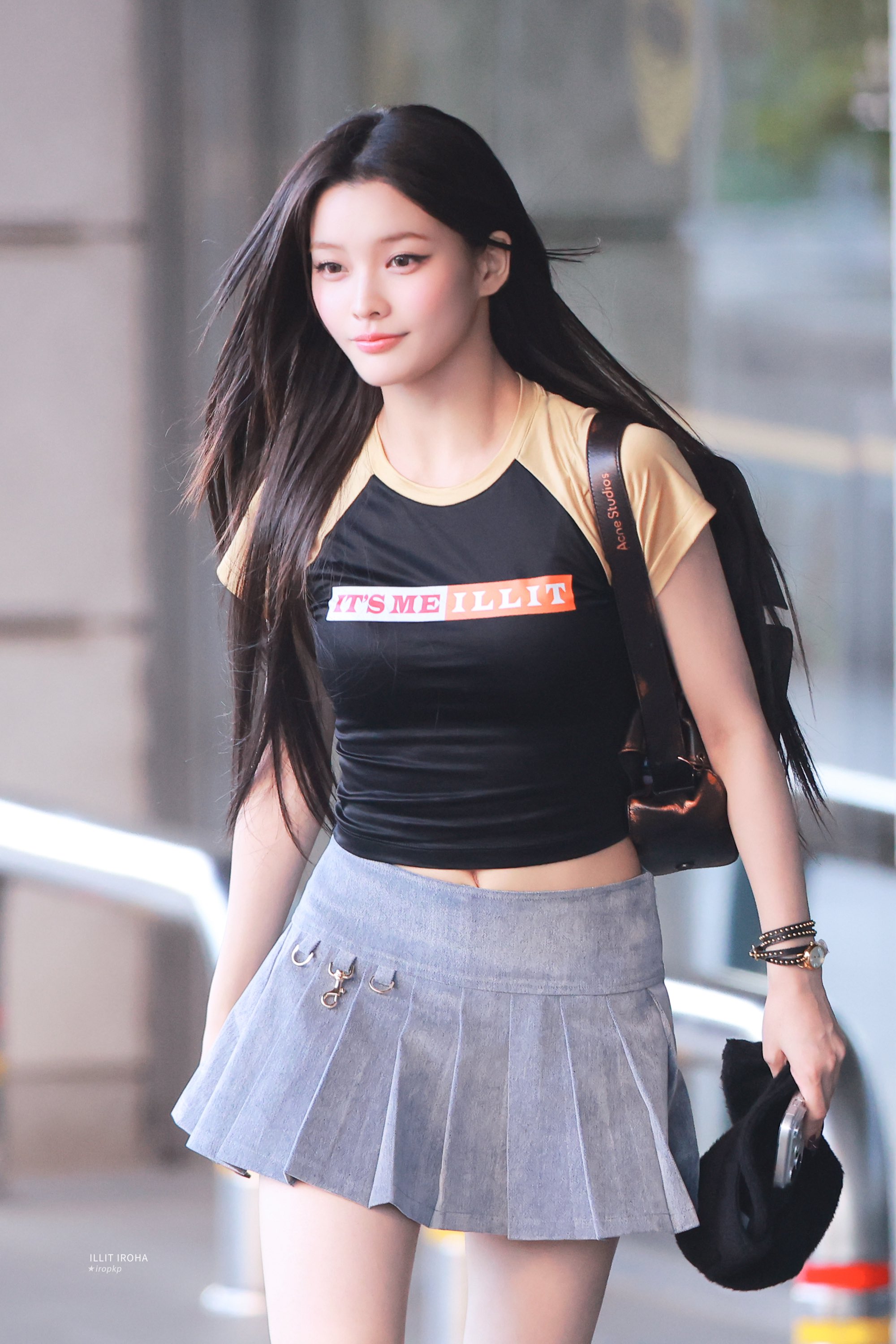 Iroha — 260529 IROHA - Music Bank Commute HQ Photos | kpopping