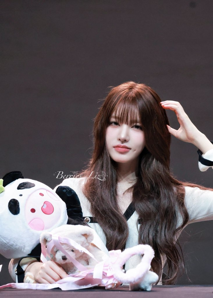 Liz — 260606 Liz at Music Korea Fansign Event HQ Photos