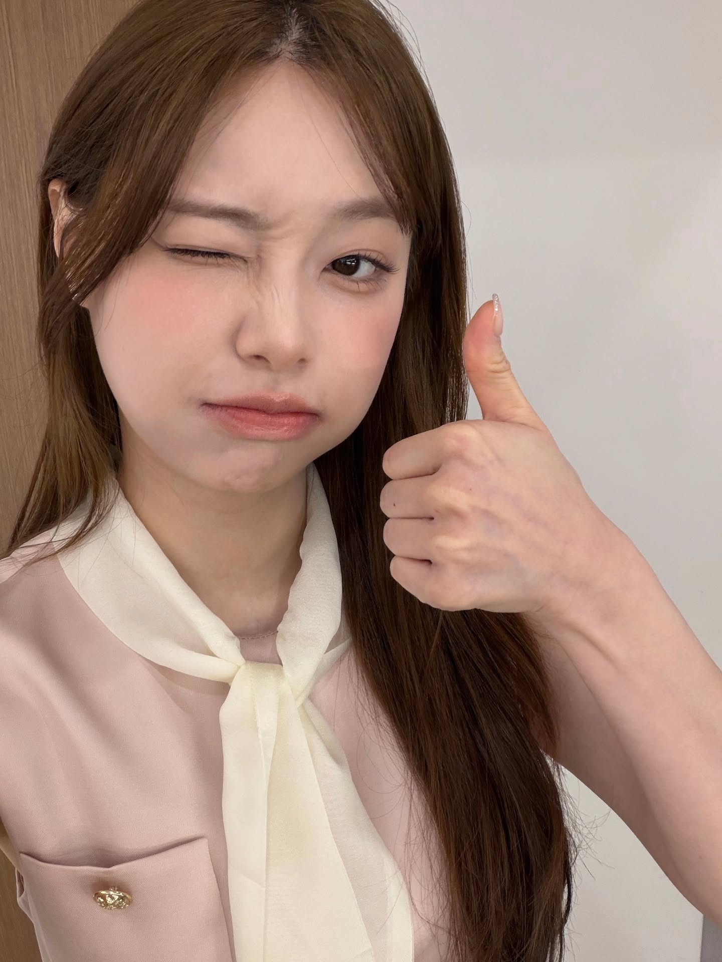 Chuu — 260608 Chuu Instagram Update HQ Photos | kpopping