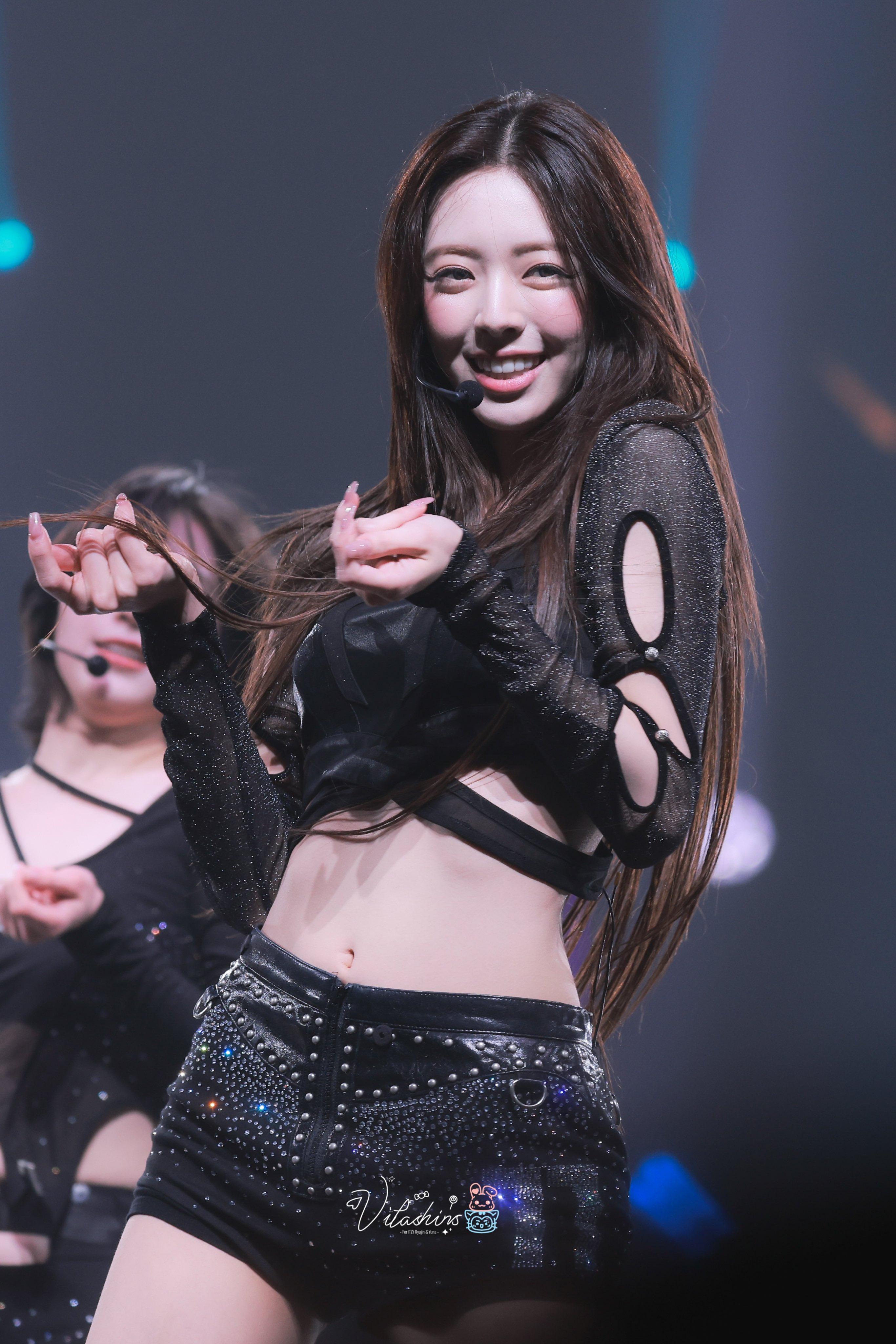 Yuna — 260620 Yuna at ITZY World Tour 'Tunnel Vision' in Hong Kong