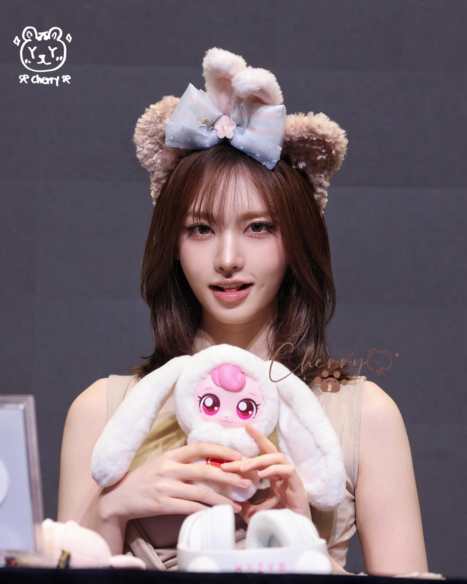 Liz — 260628 LIZ - at Fansign Event HQ Photos | kpopping