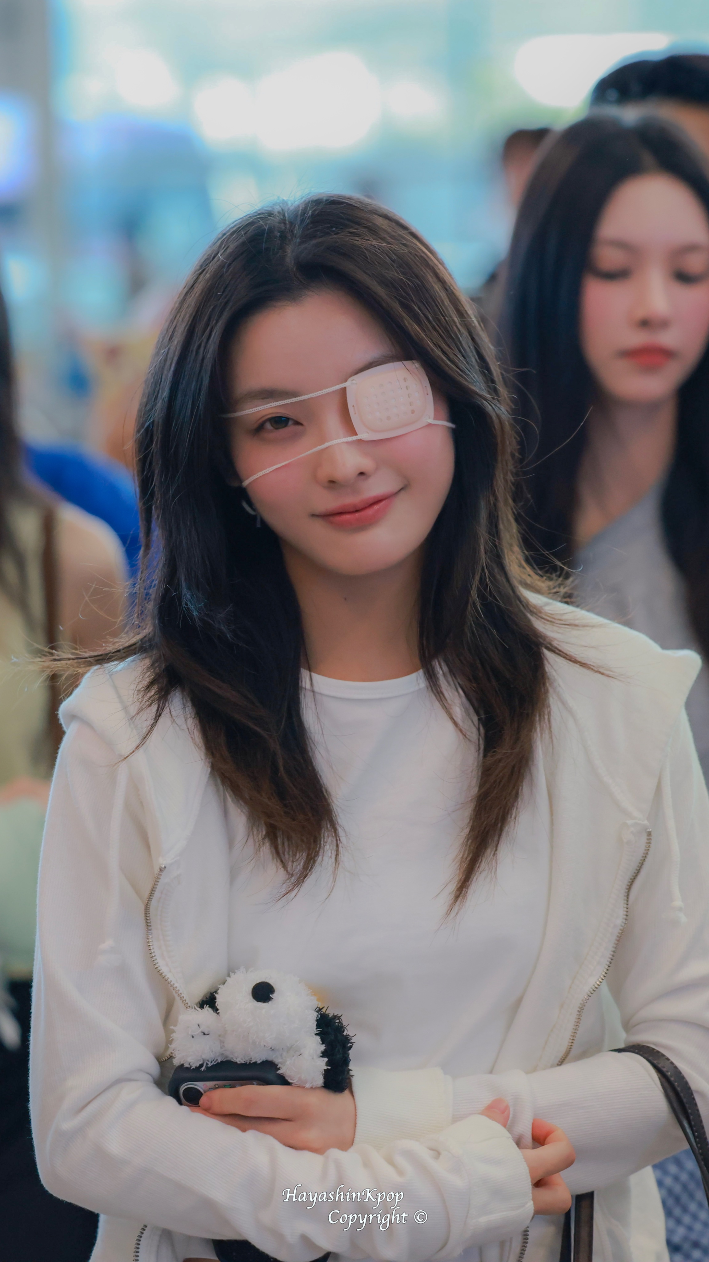 Iroha — 251108 Iroha at GLITTER DAY ENCORE D2 HQ Photos | kpopping