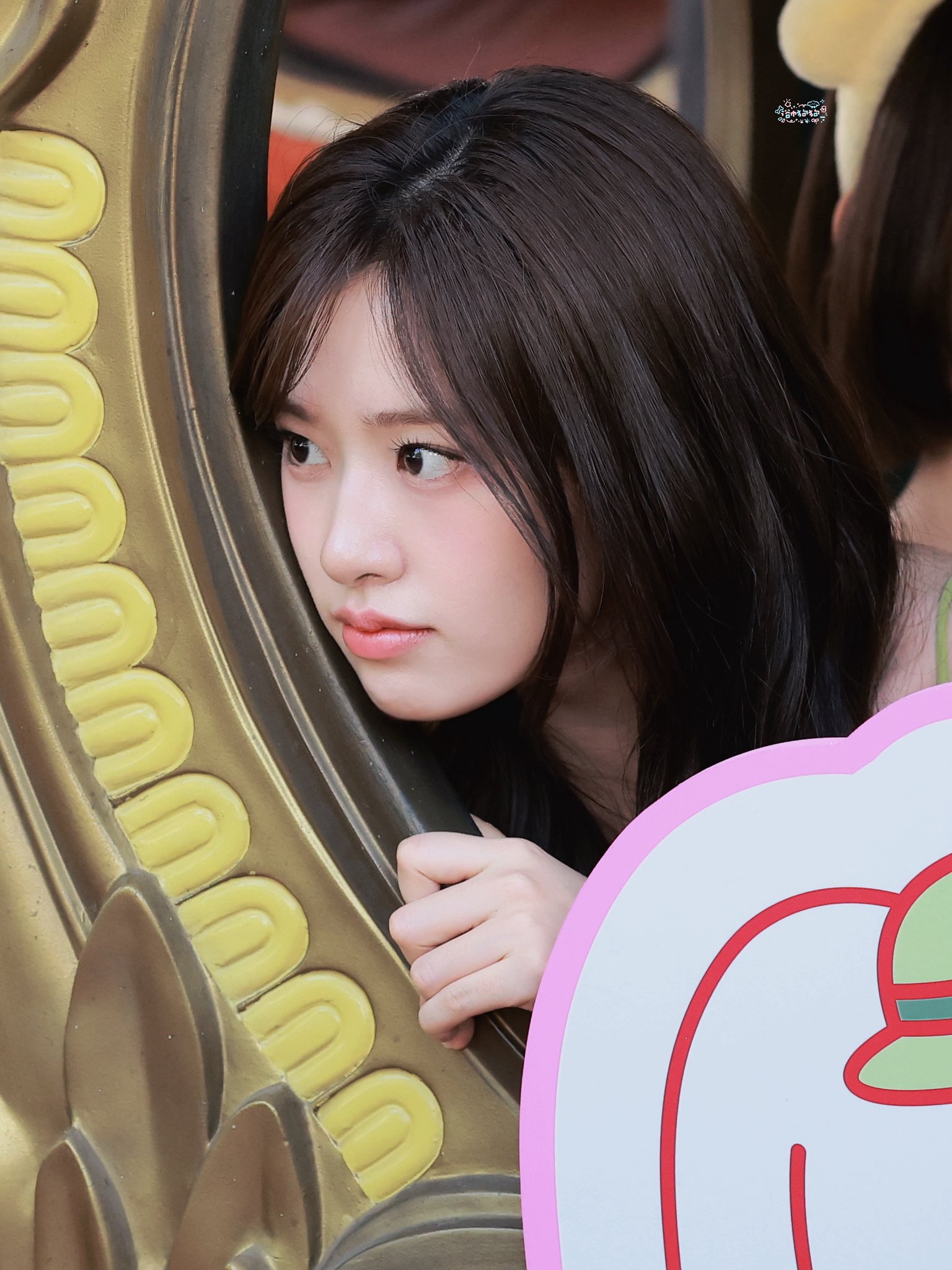 Yujin — 260701 Yujin at Everland HQ Photos | kpopping
