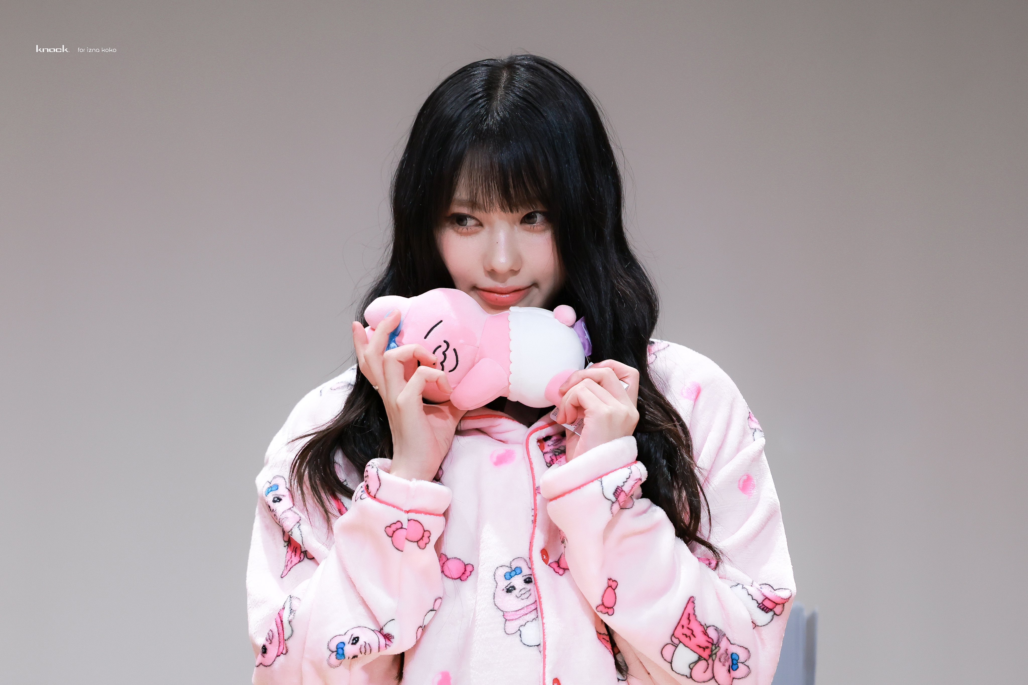 Koko — 260628 Koko at Soundwave Fansign Event HQ Photos | kpopping