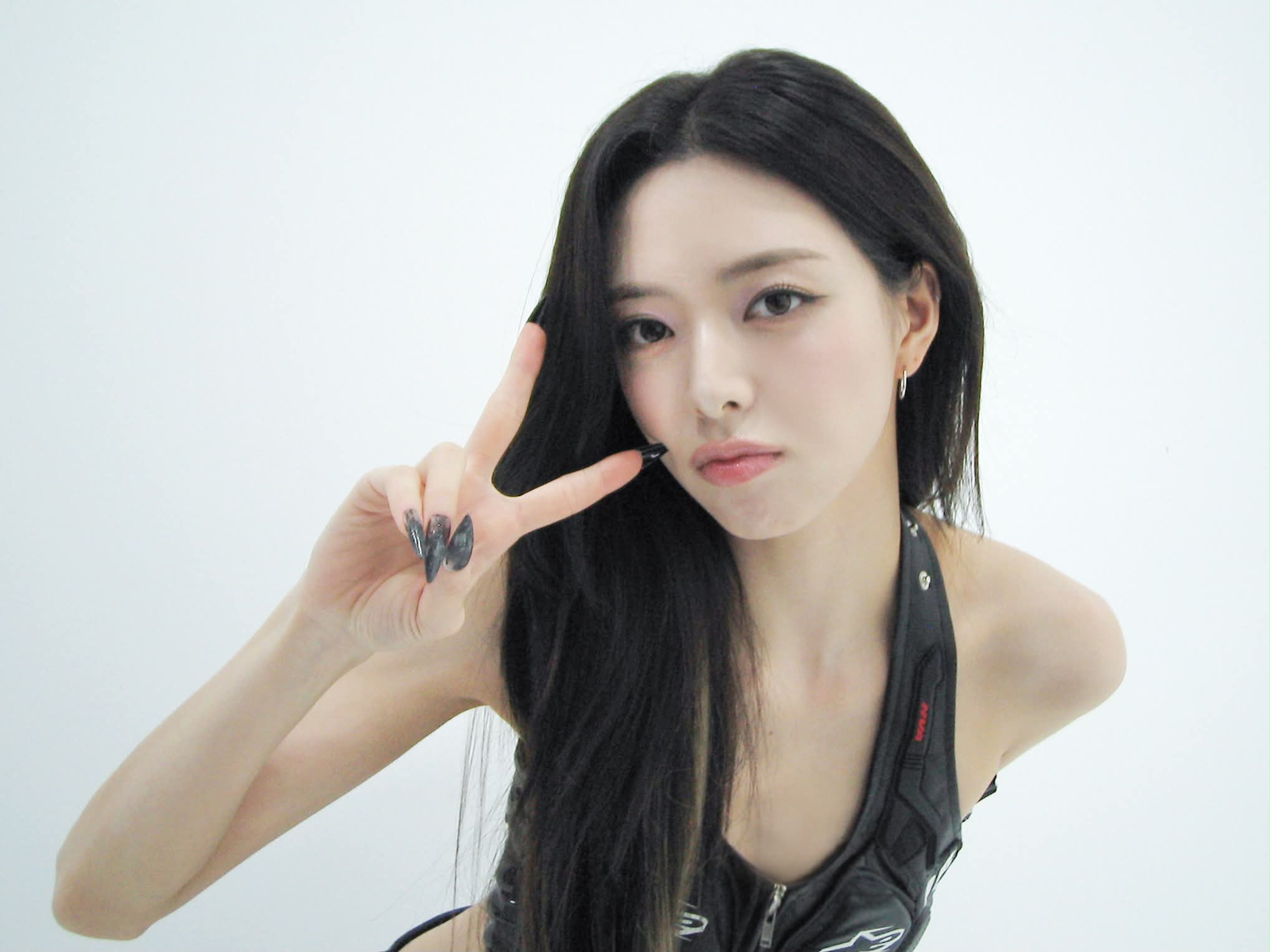 Yuna — 220715 ITZY Yuna - Music Bank Commute HQ Photos | kpopping