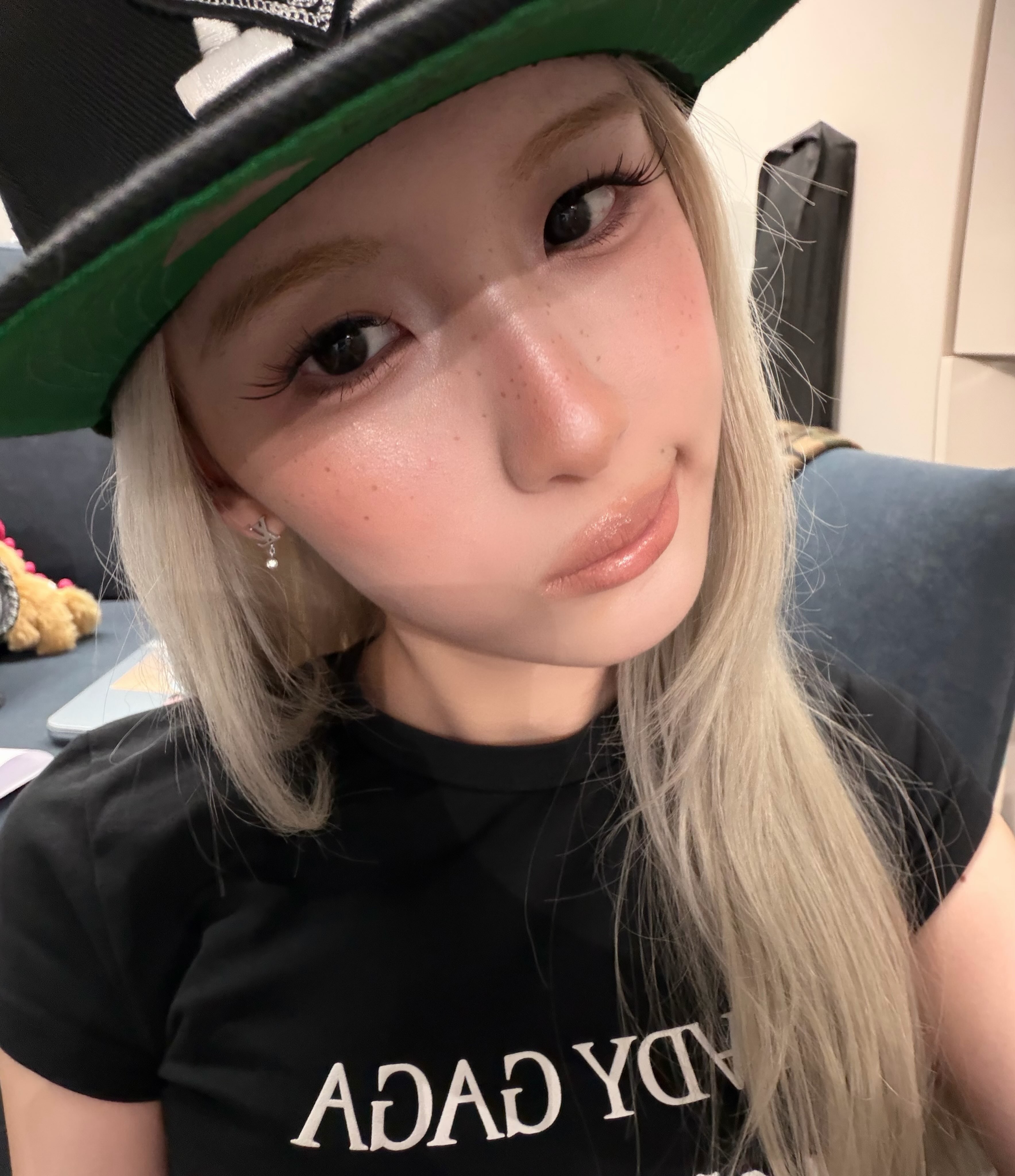 Lili — 260723 LILI Instagram Update HQ Photos | kpopping