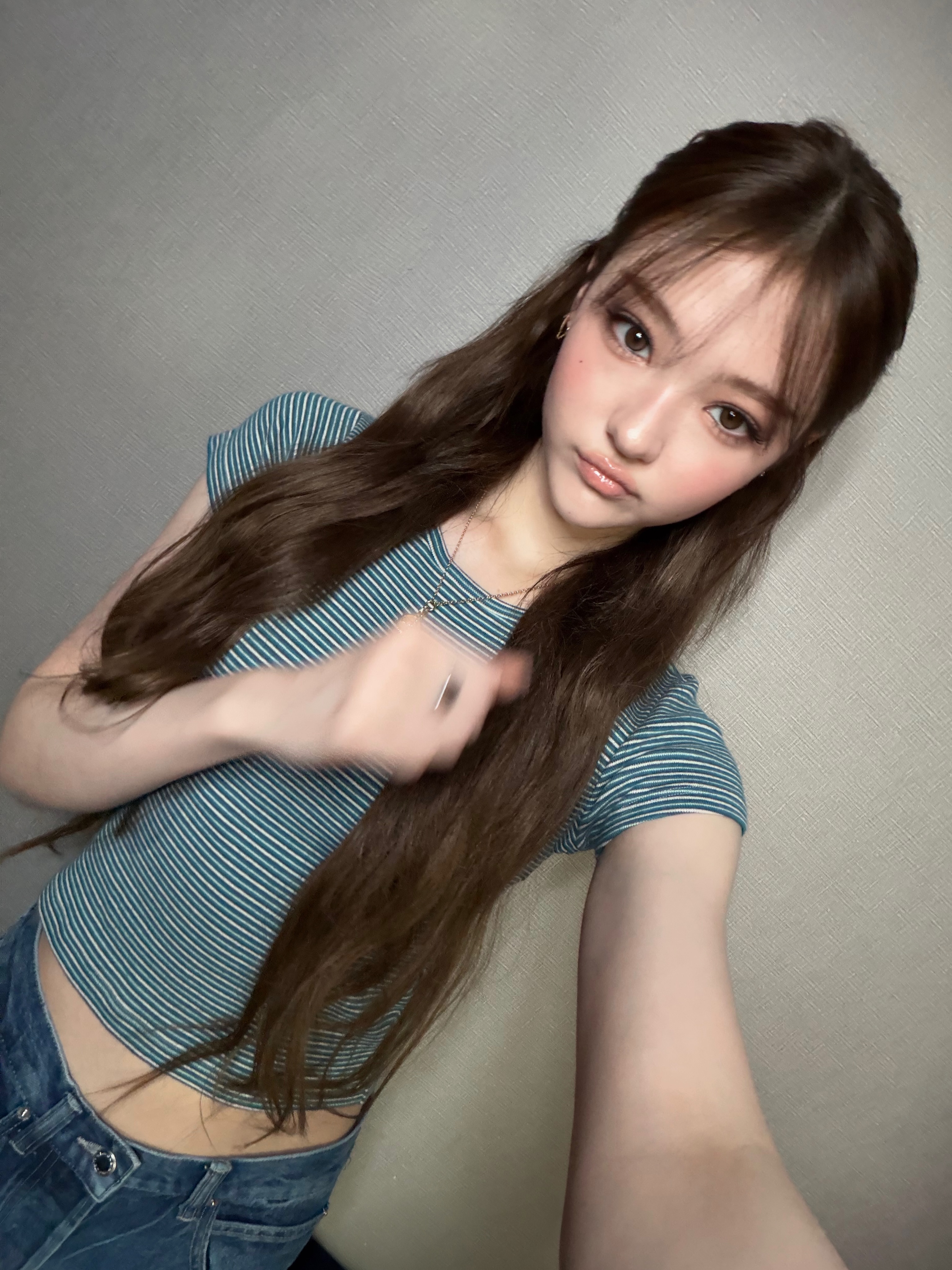 Ella — 260803 MEOVV Instagram Update - Ella HQ Photos