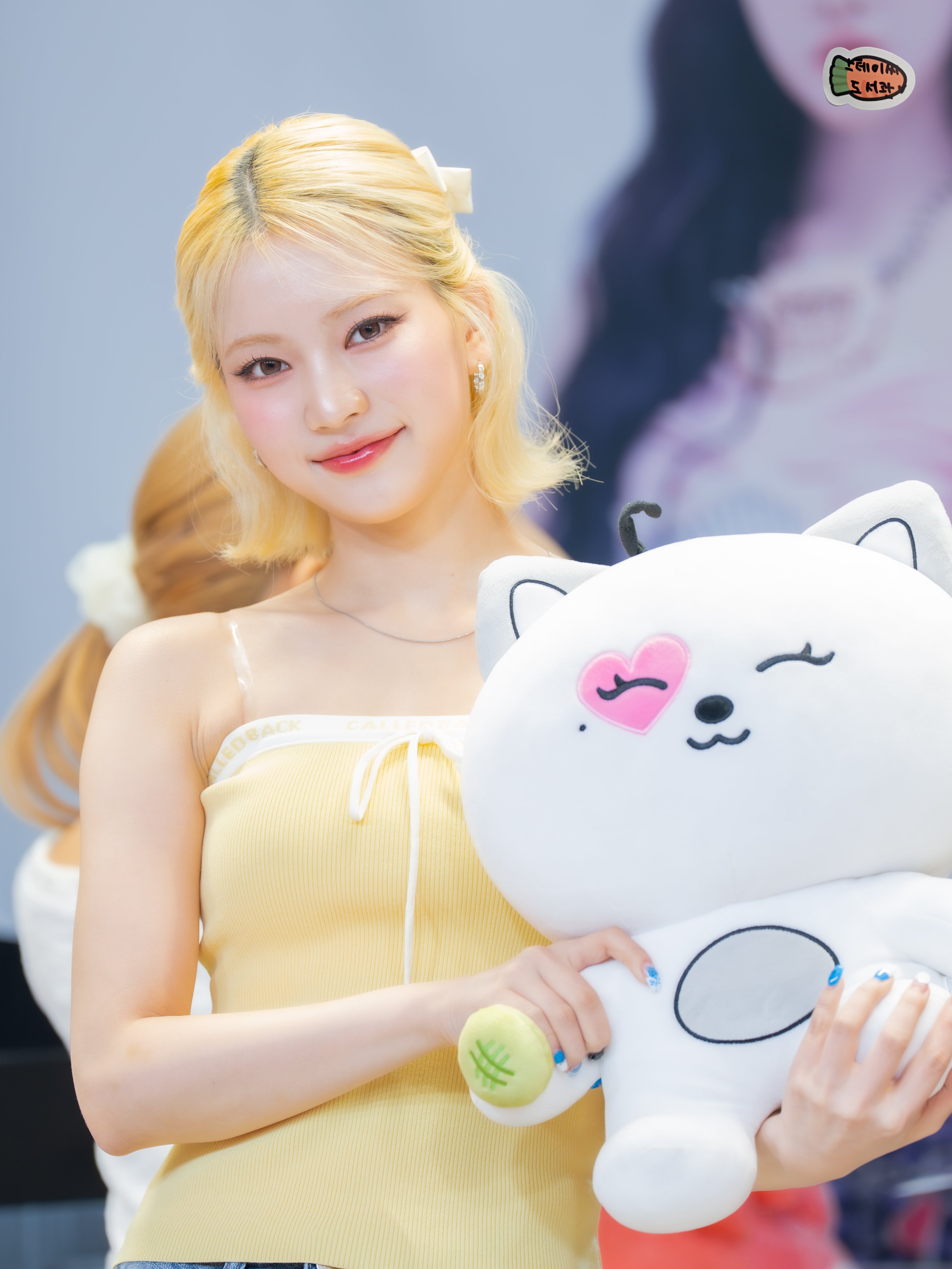 Isa — 260802 Isa at Apple Music Fansign HQ Photos