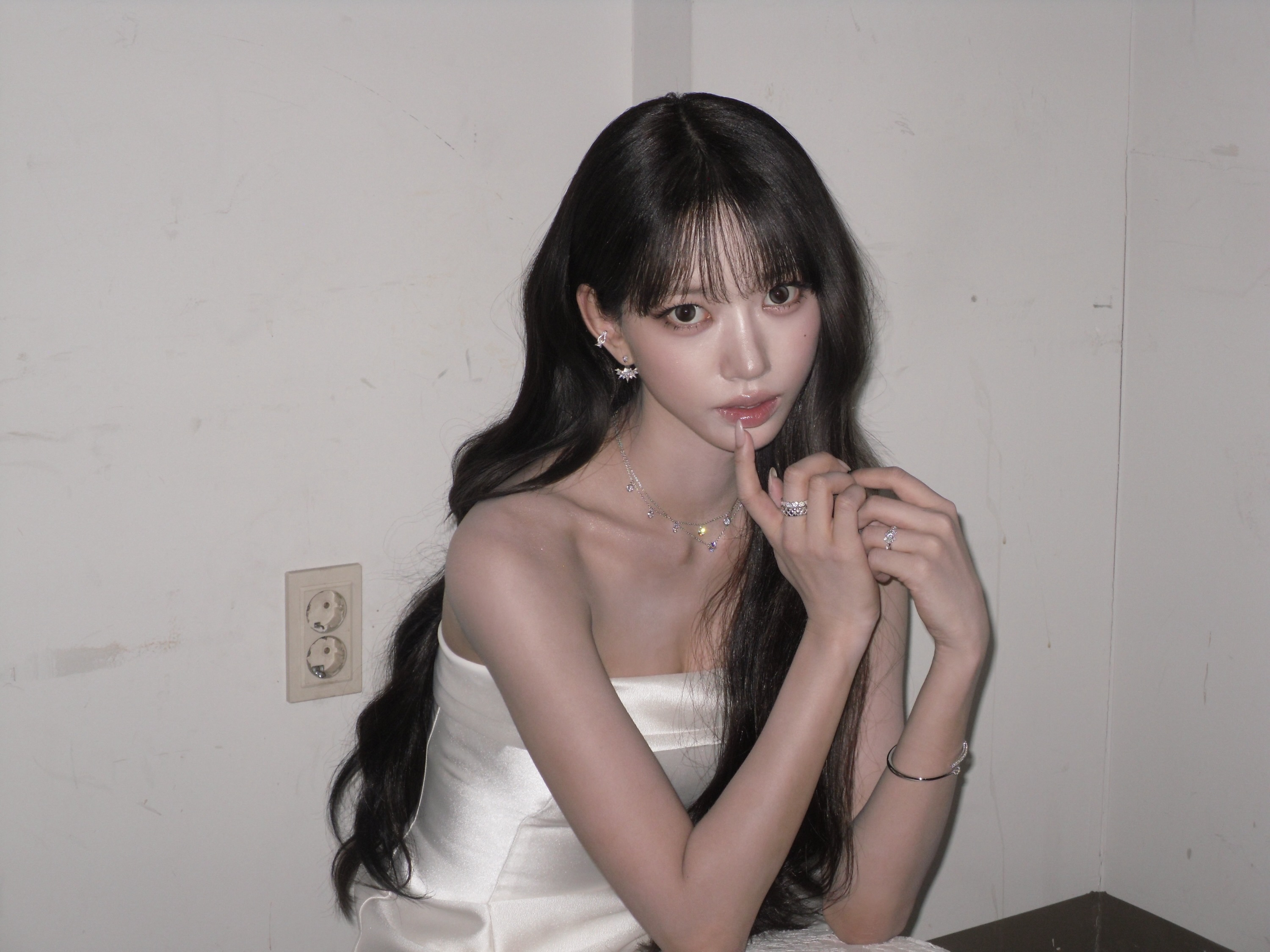 Sooin — 260810 MEOVV INSTAGRAM UPDATE - SOOIN HQ Photos