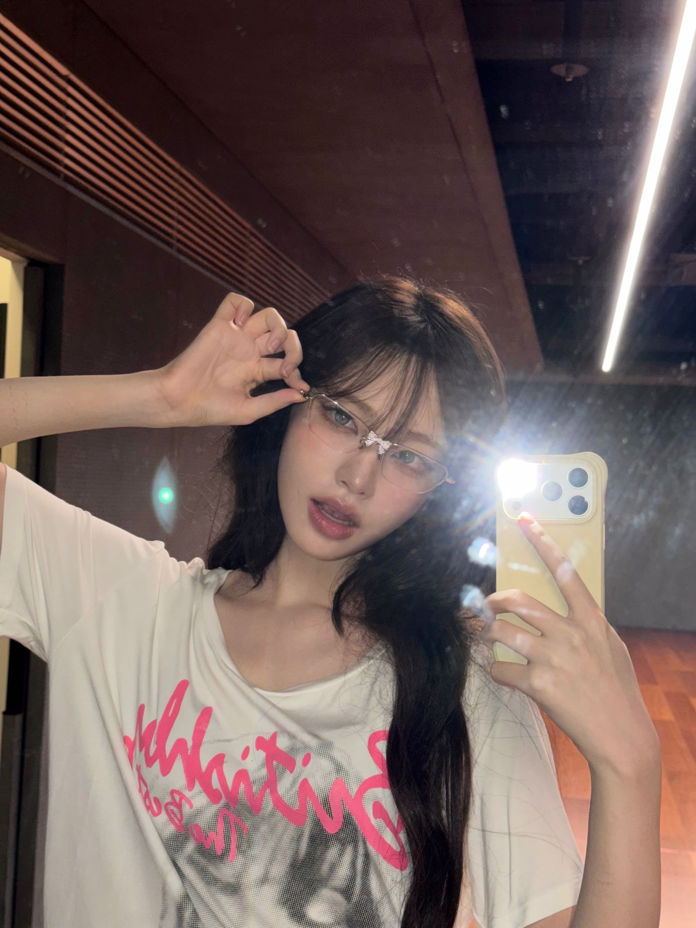 Liz — 260818 Liz Instagram Update HQ Photos