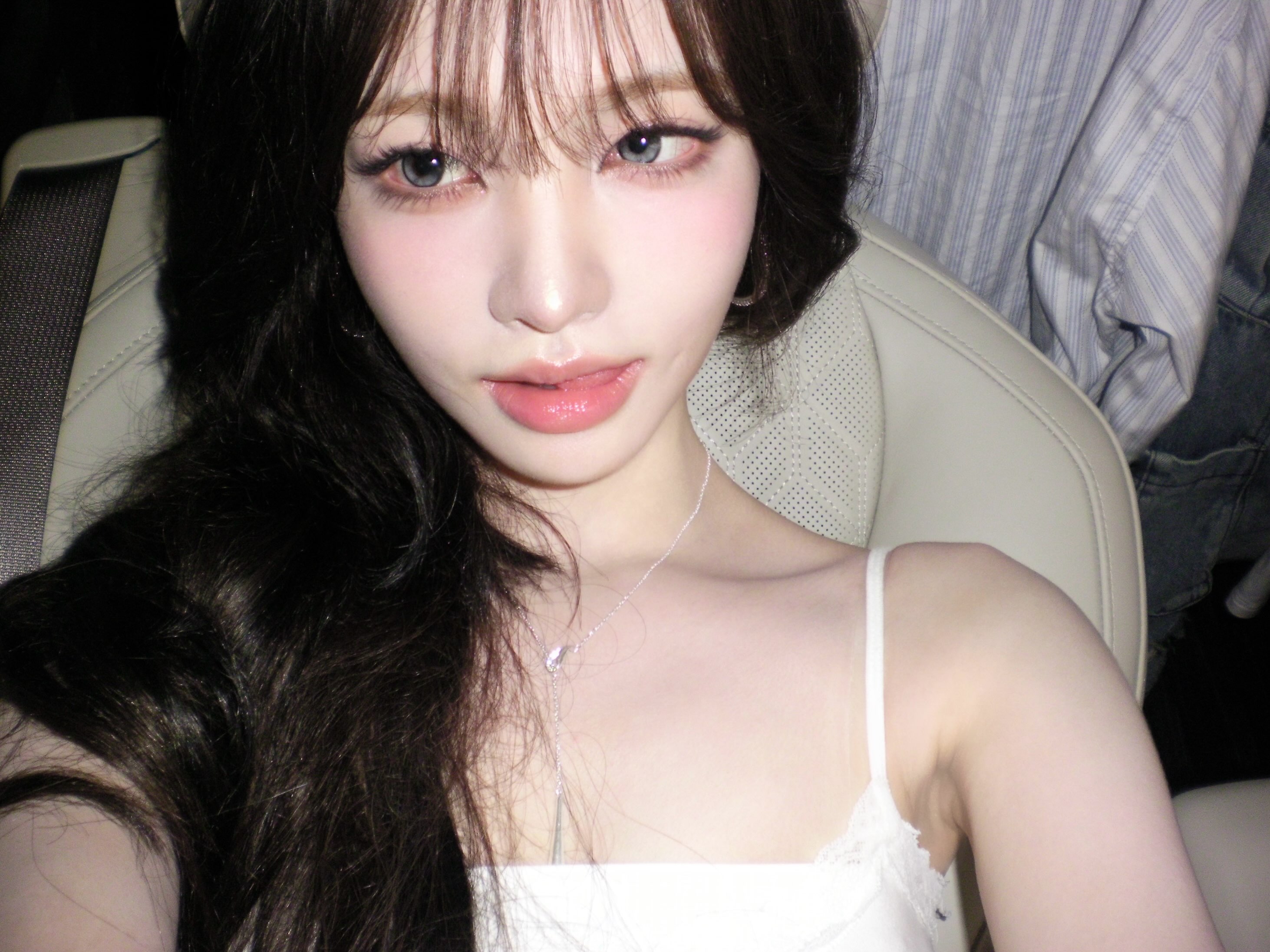 Liz — 260818 Liz Instagram Update HQ Photos