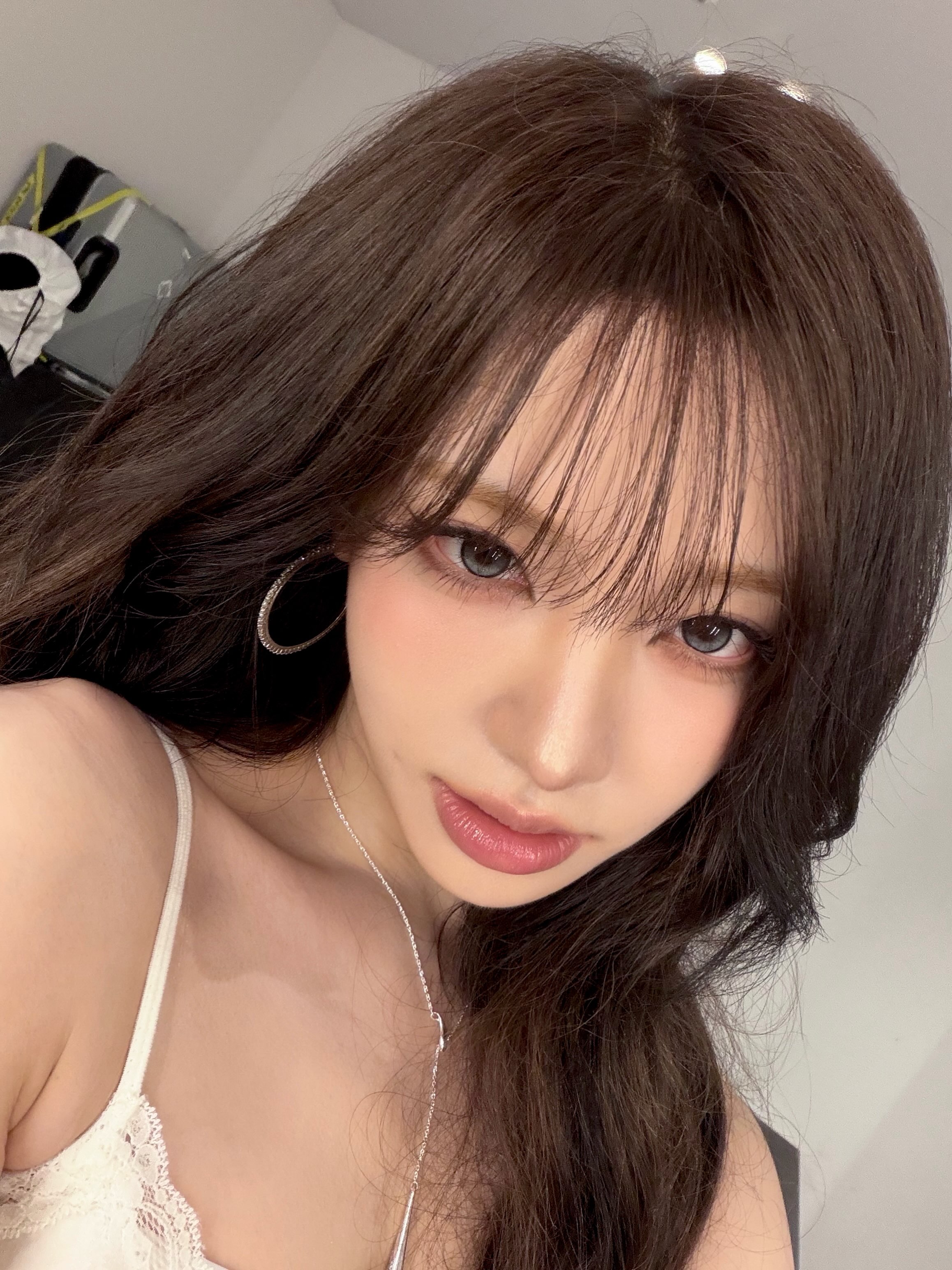 Liz — 260818 Liz Instagram Update HQ Photos