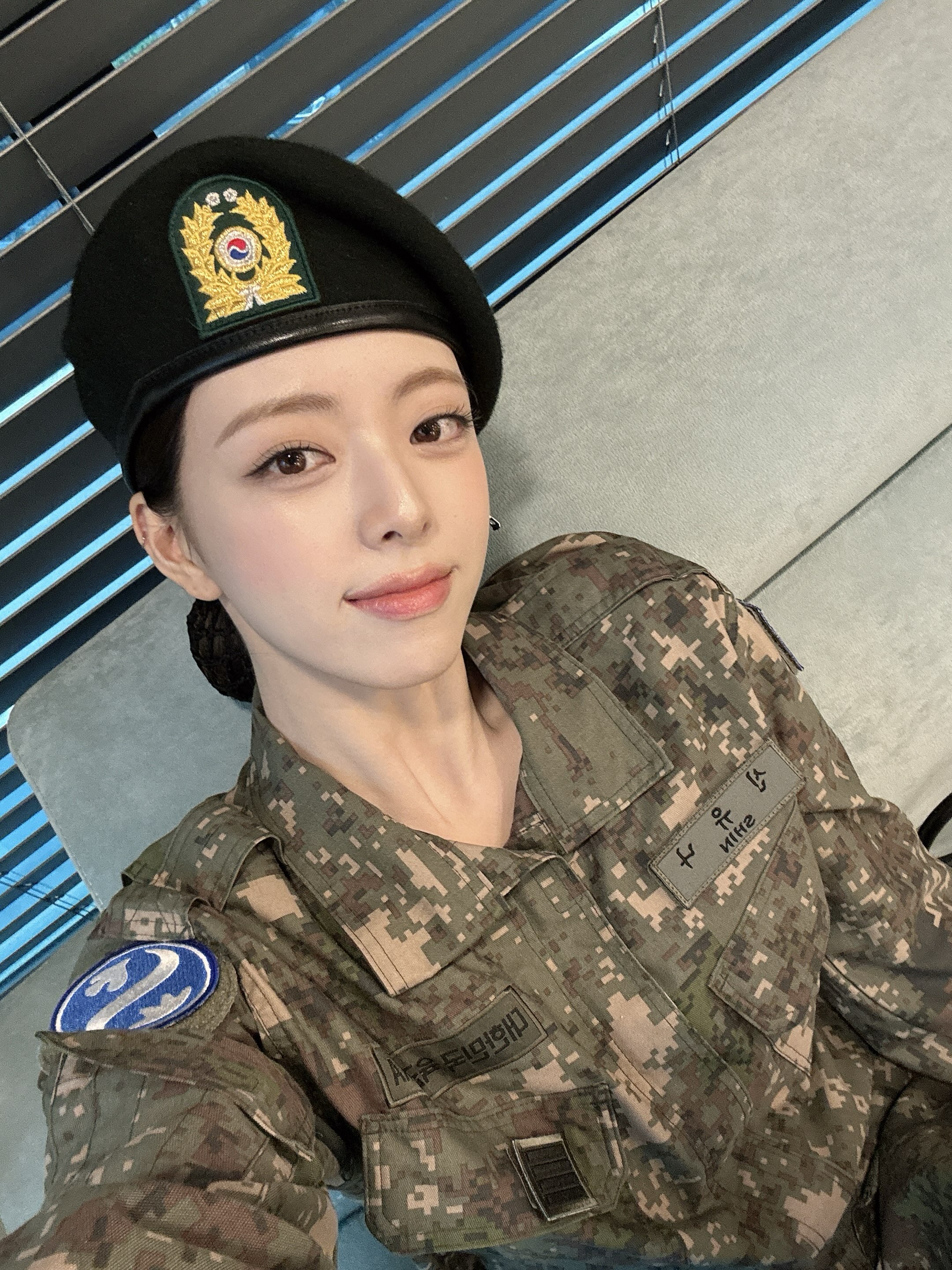 Yuna — 220410 ITZY Yuna HQ Photos