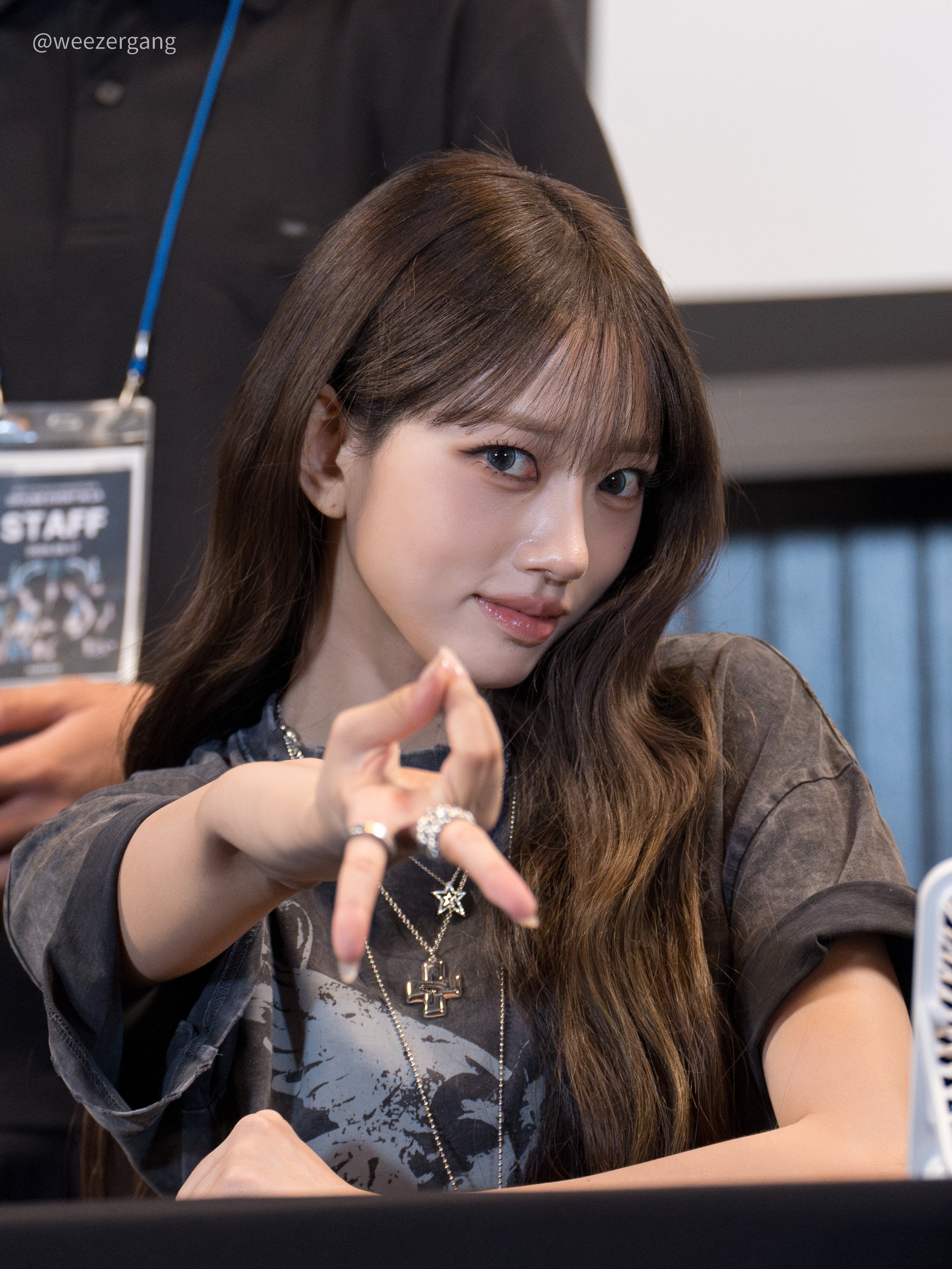 Sooin — 240929 MEOVV SOOIN - 'MEOW' at INKIGAYO HQ Photos