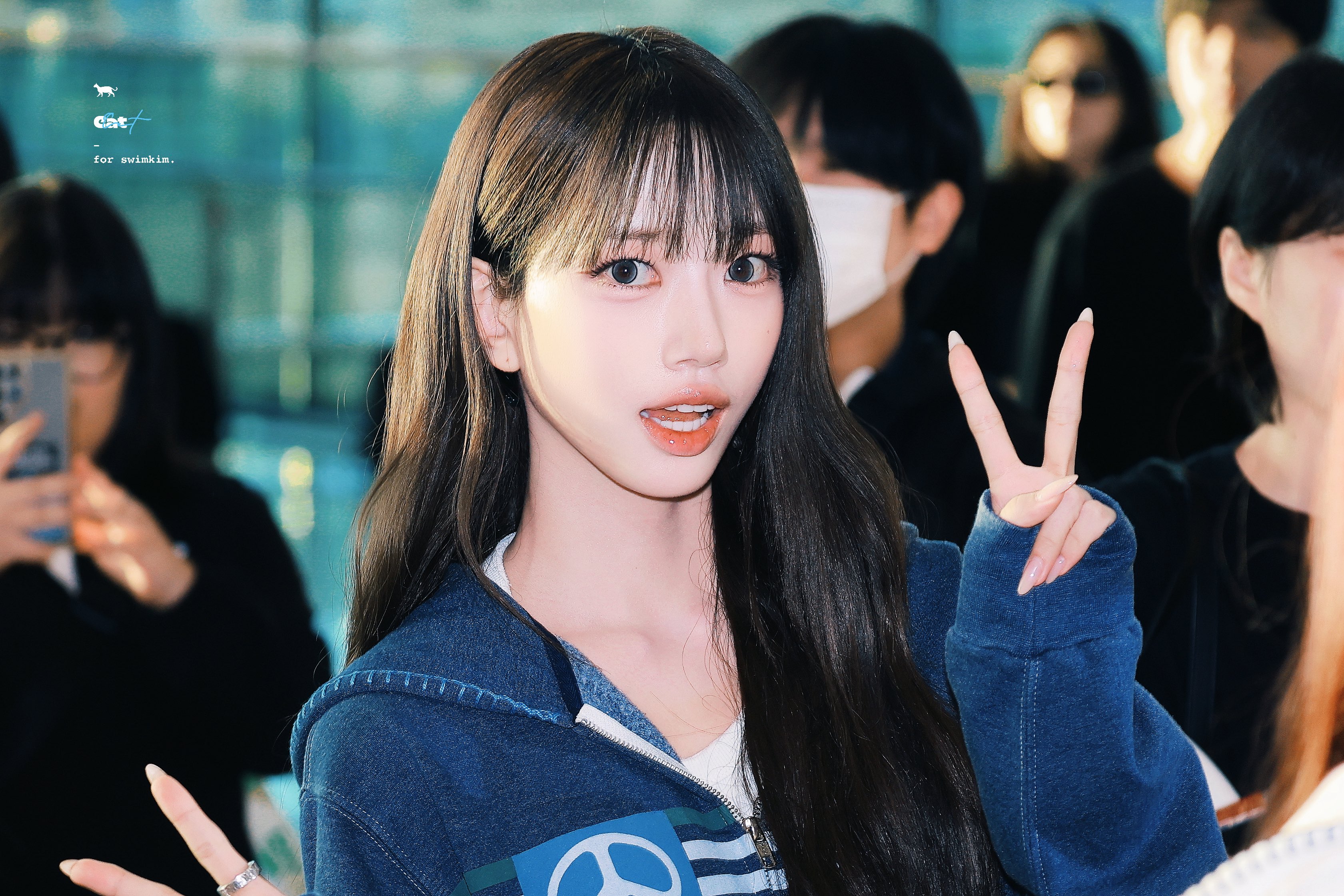 Sooin — 250504 MEOVV Sooin - HANDS UP at SBS Inkigayo HQ Photos