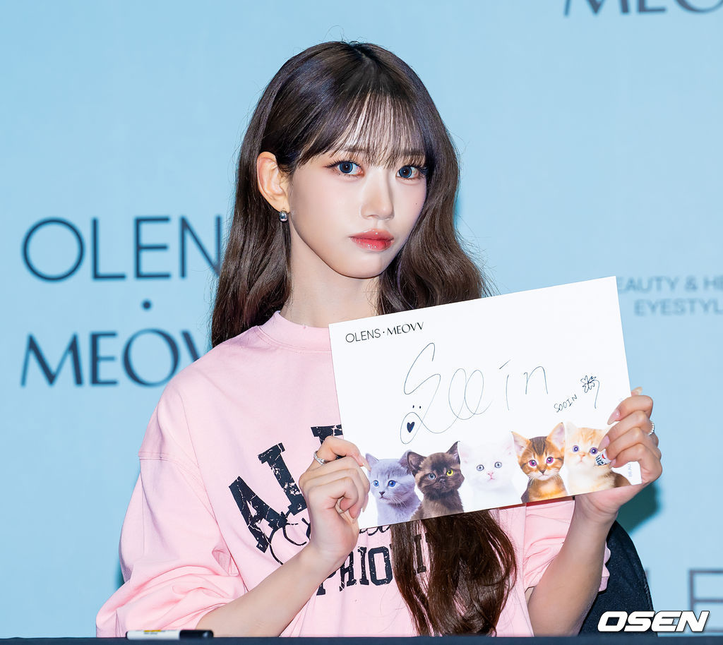 Sooin — 240929 MEOVV SOOIN - 'MEOW' at INKIGAYO HQ Photos