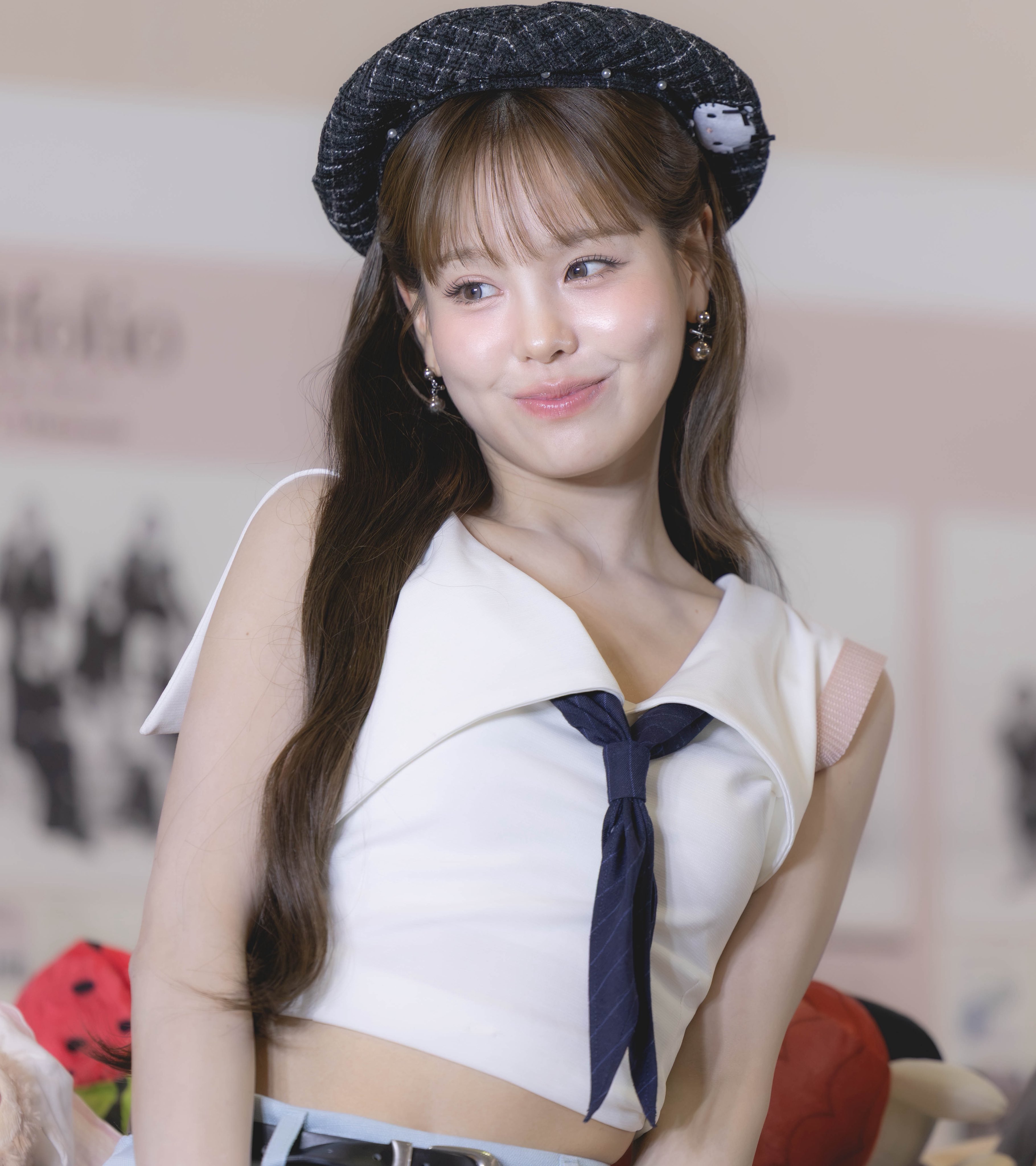 Mako — 260811 Mako at Fansign in Kansai HQ Photos