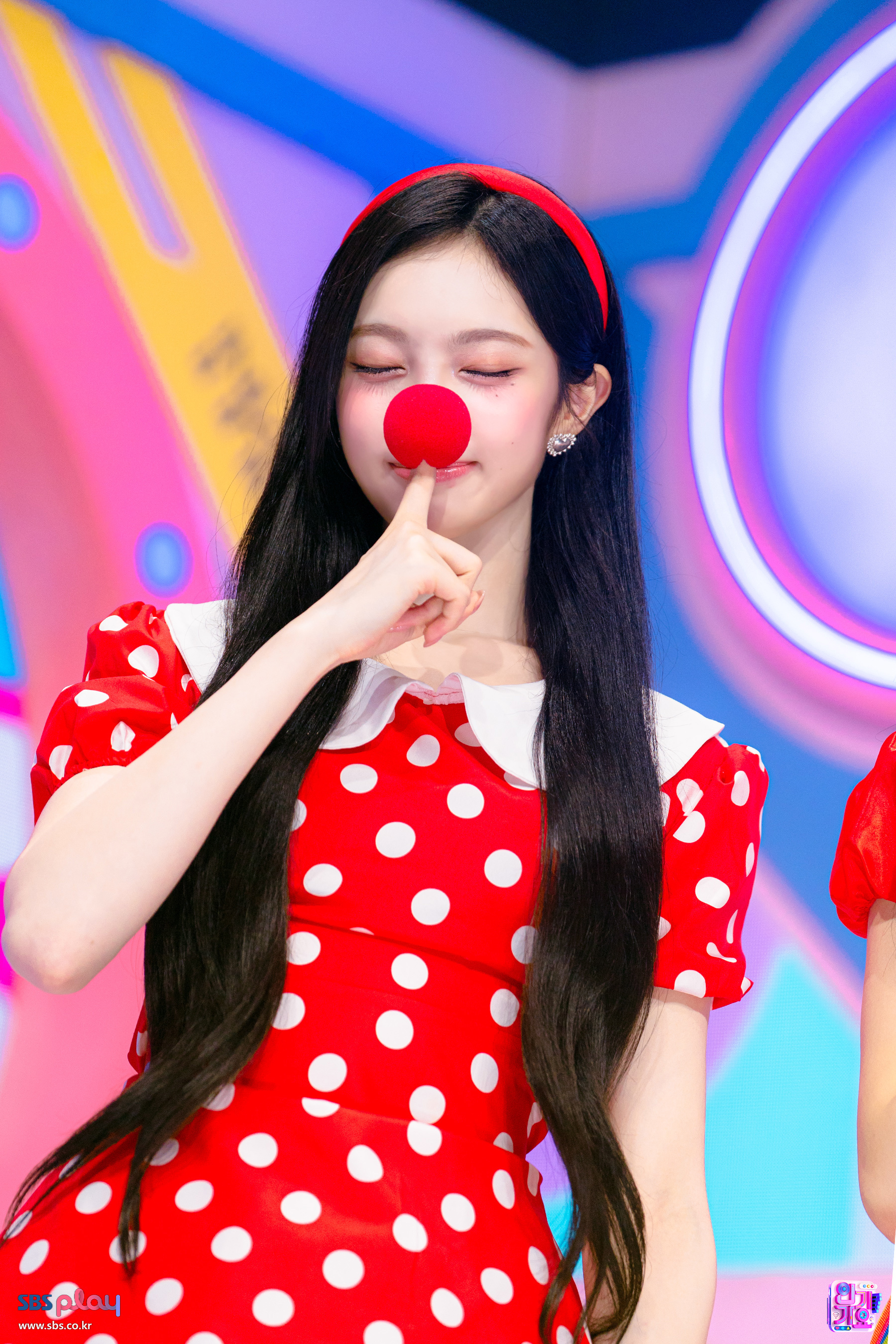 Ian — 260830 Ian - '15-LOVE' at SBS Inkigayo HQ Photos
