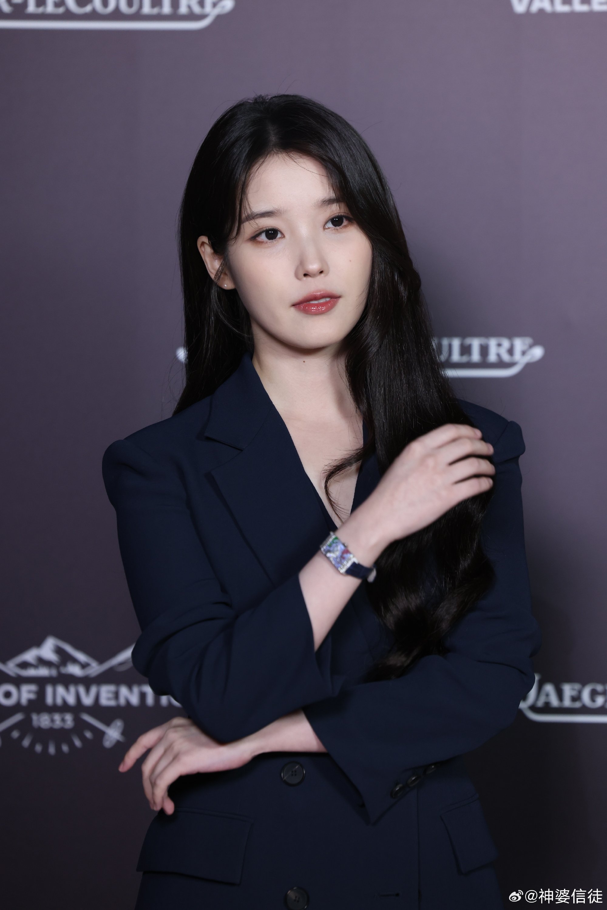 IU — IU - 2018 Season's Greetings [SCANS] HQ Photos